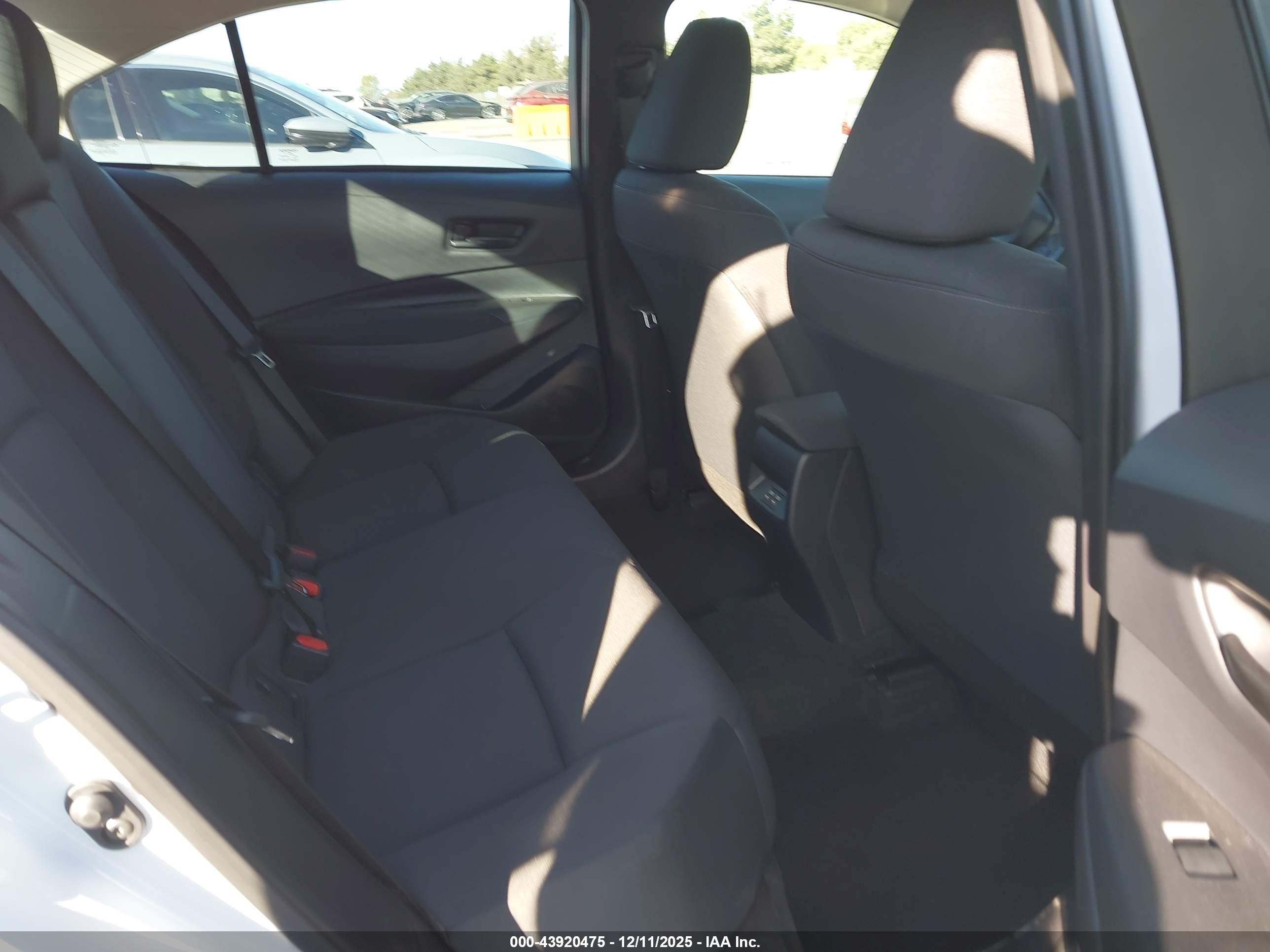 TOYOTA COROLLA image 8