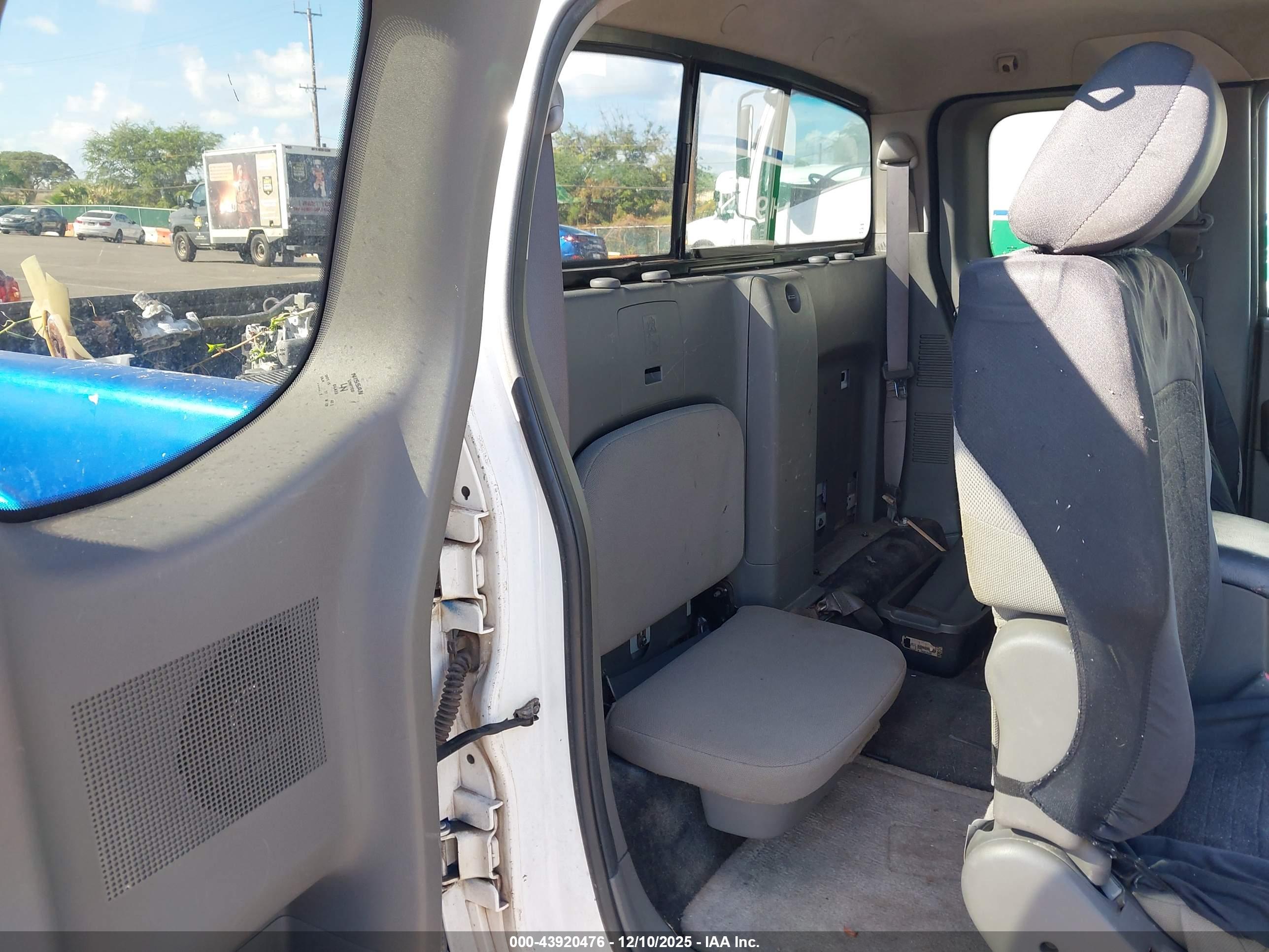 NISSAN FRONTIER image 8