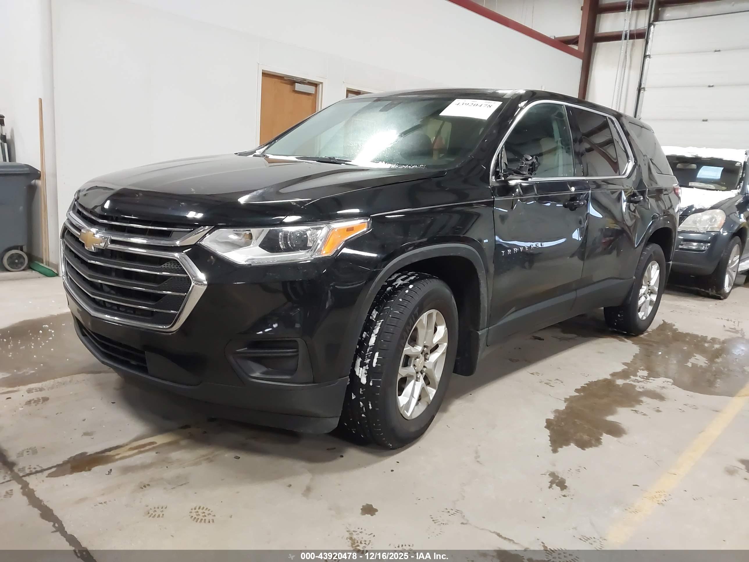 CHEVROLET TRAVERSE image 2