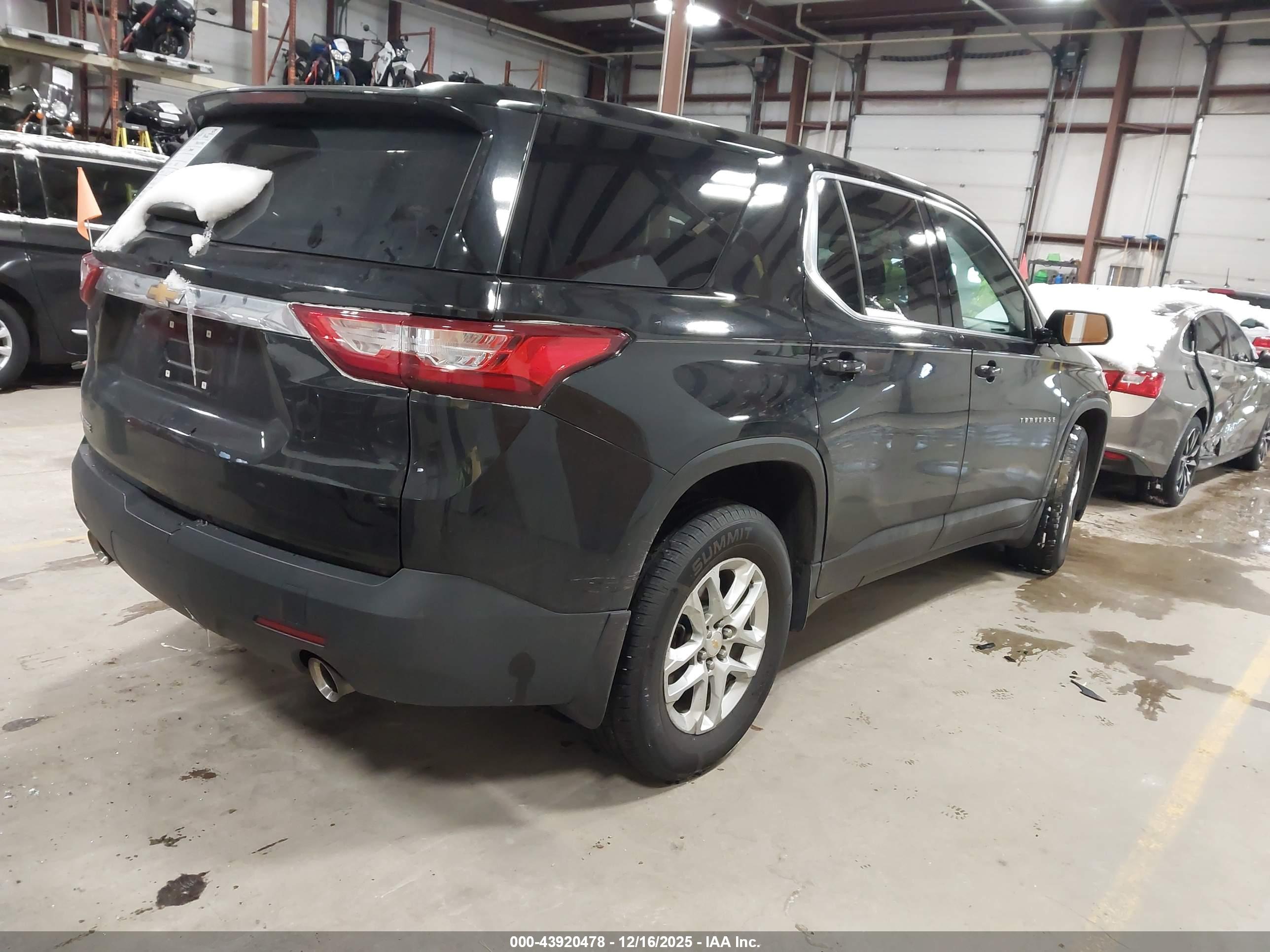 CHEVROLET TRAVERSE image 4