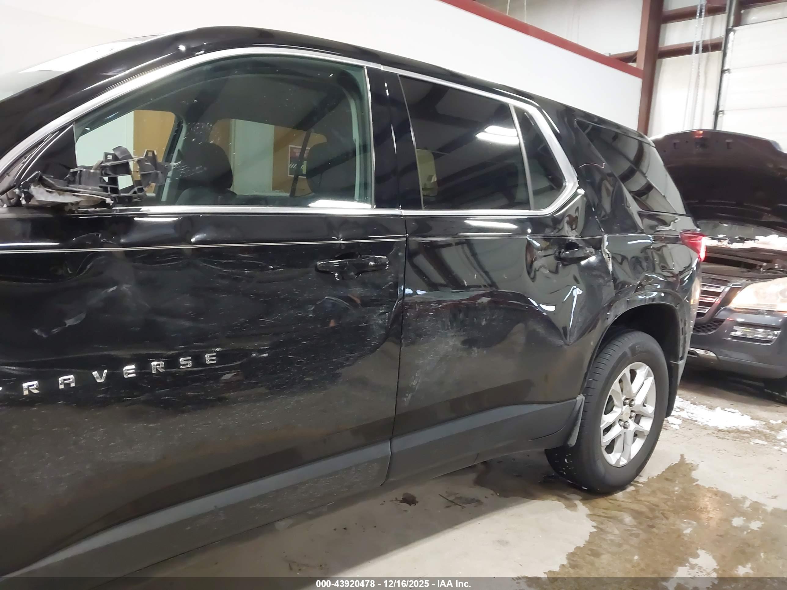 CHEVROLET TRAVERSE image 6