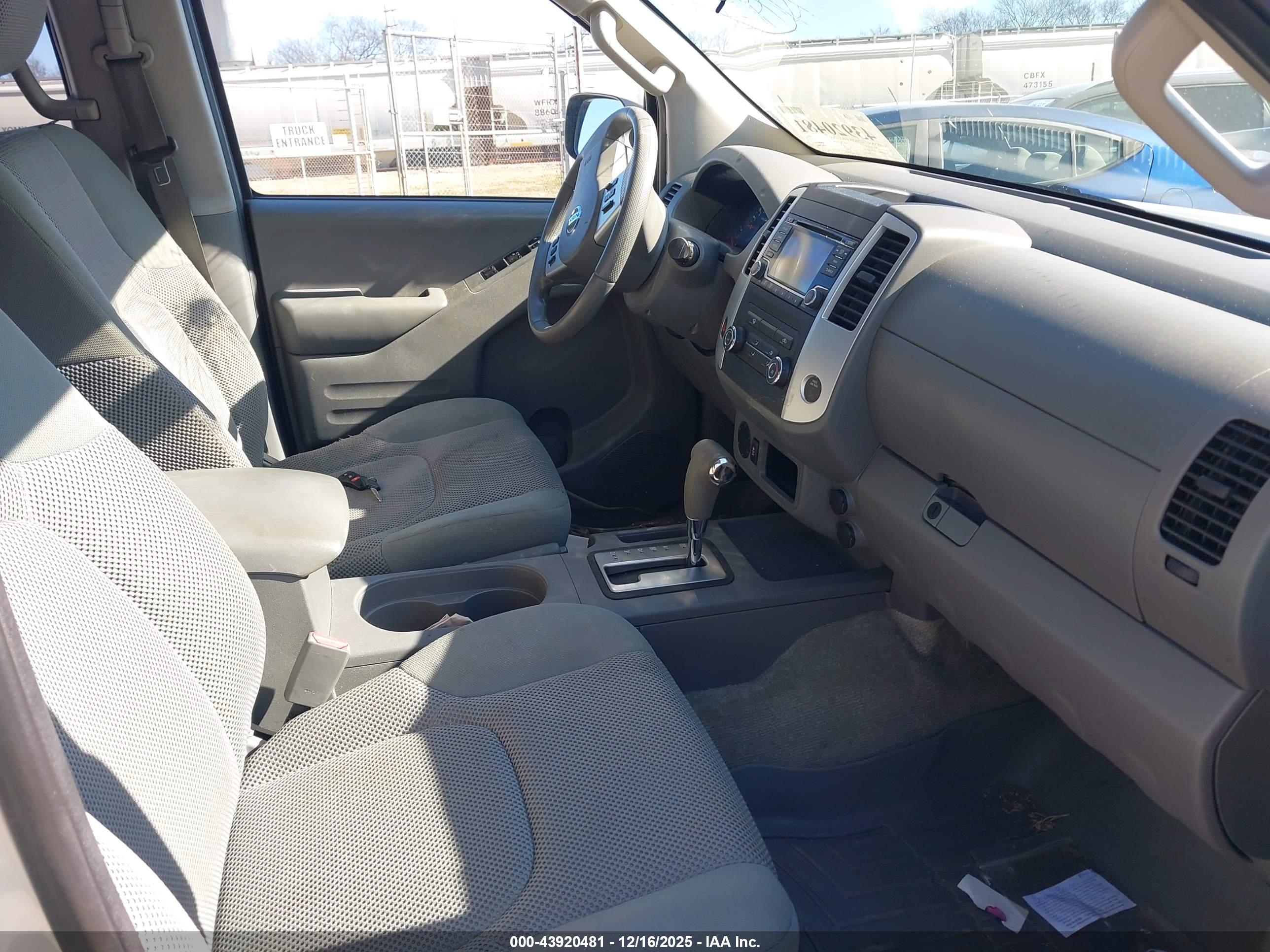 NISSAN FRONTIER image 5