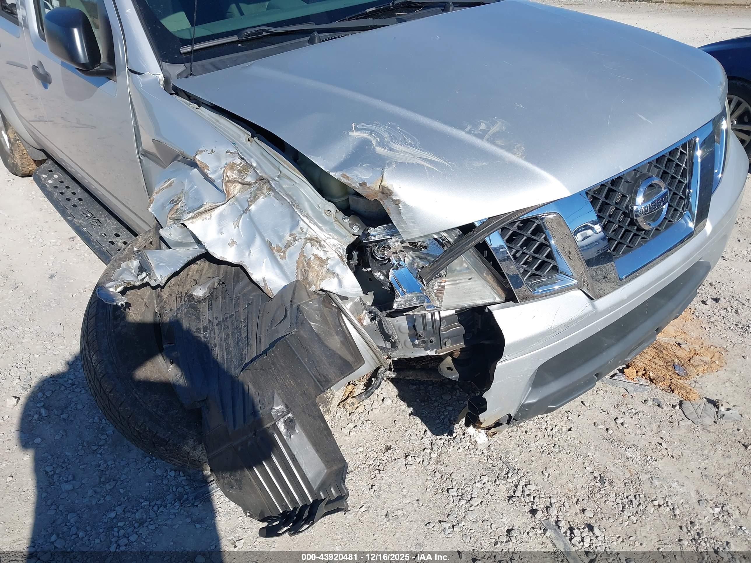 NISSAN FRONTIER image 6
