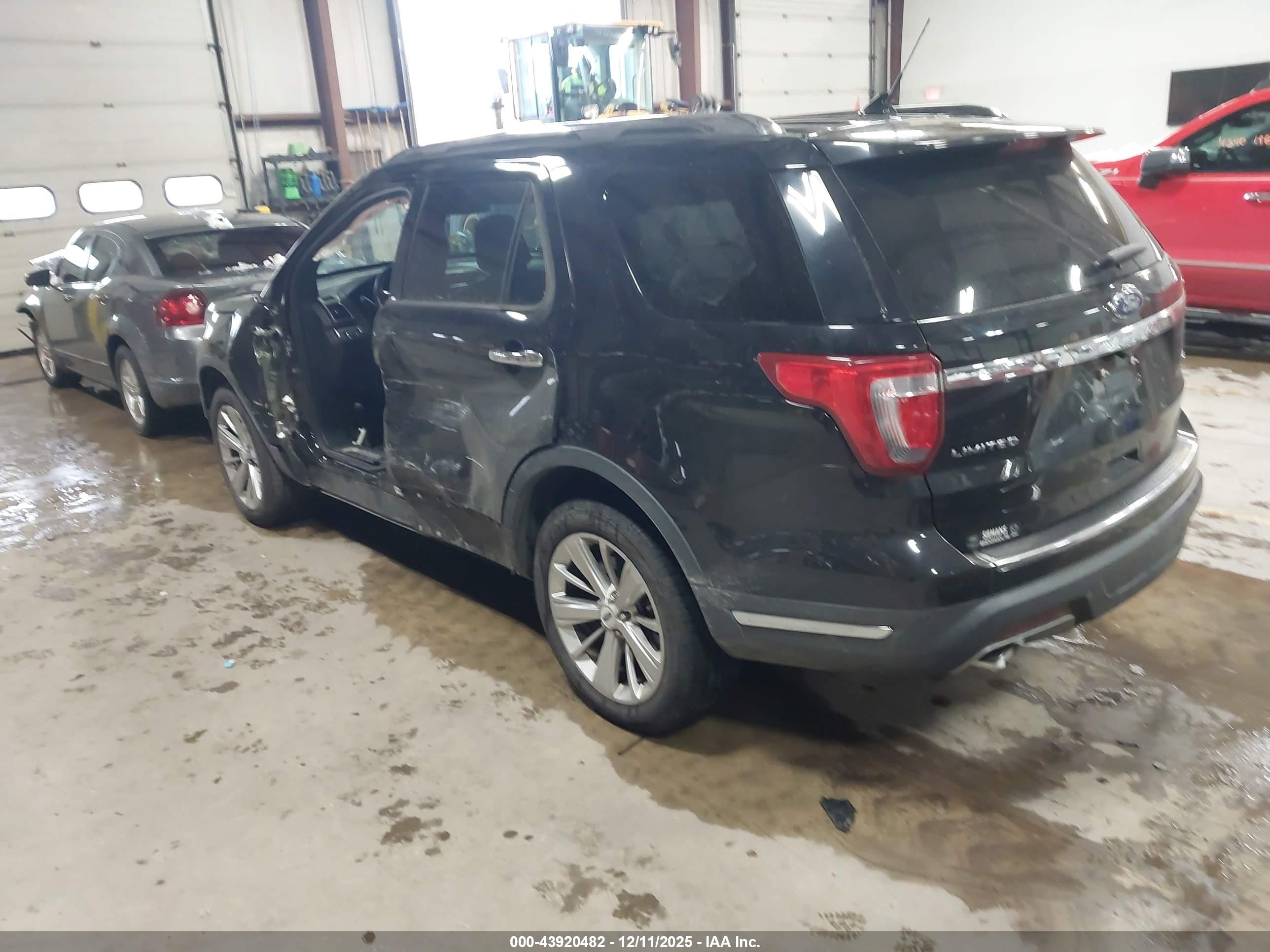 FORD EXPLORER image 3