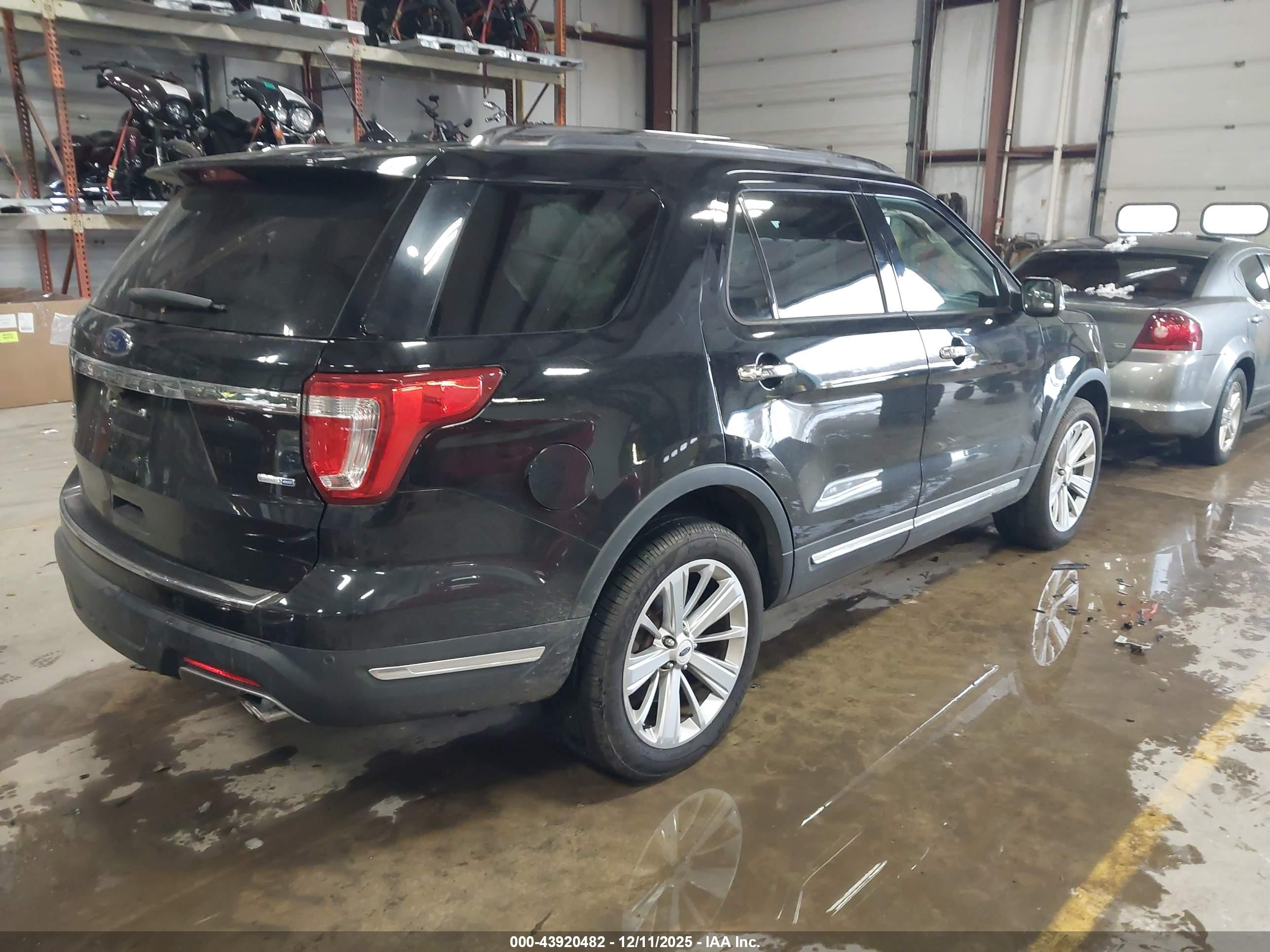 FORD EXPLORER image 4
