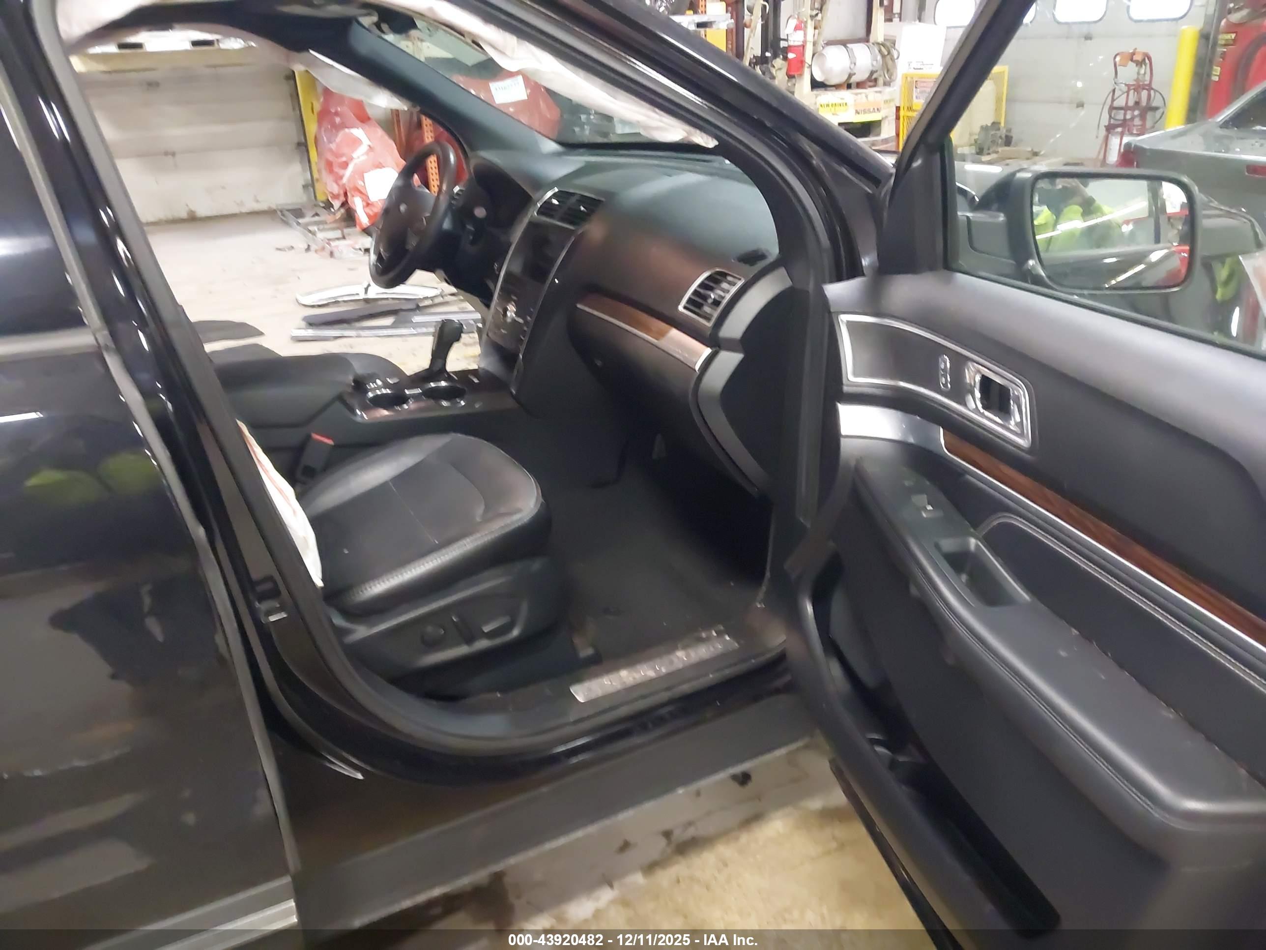 FORD EXPLORER image 5