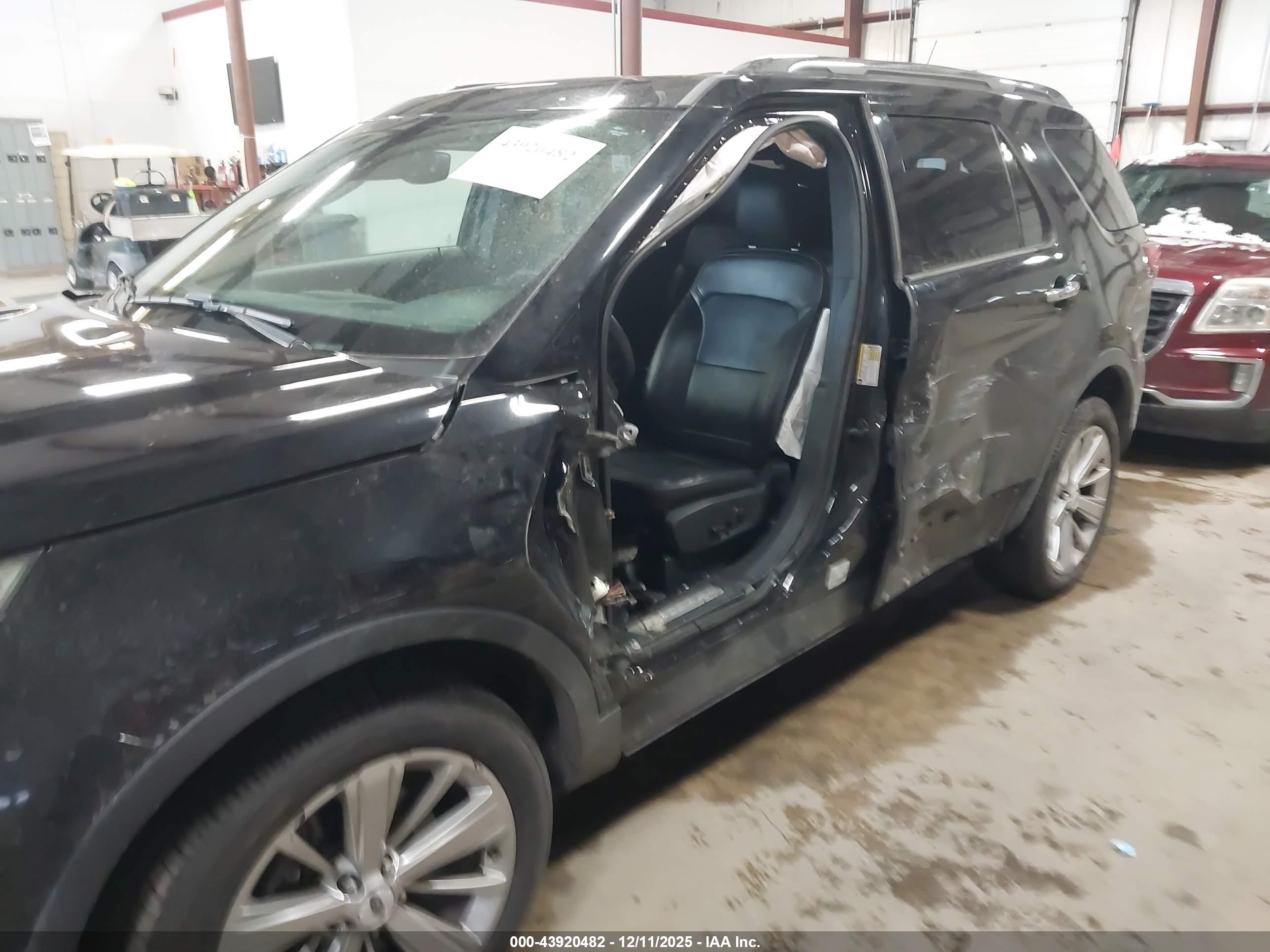 FORD EXPLORER image 6