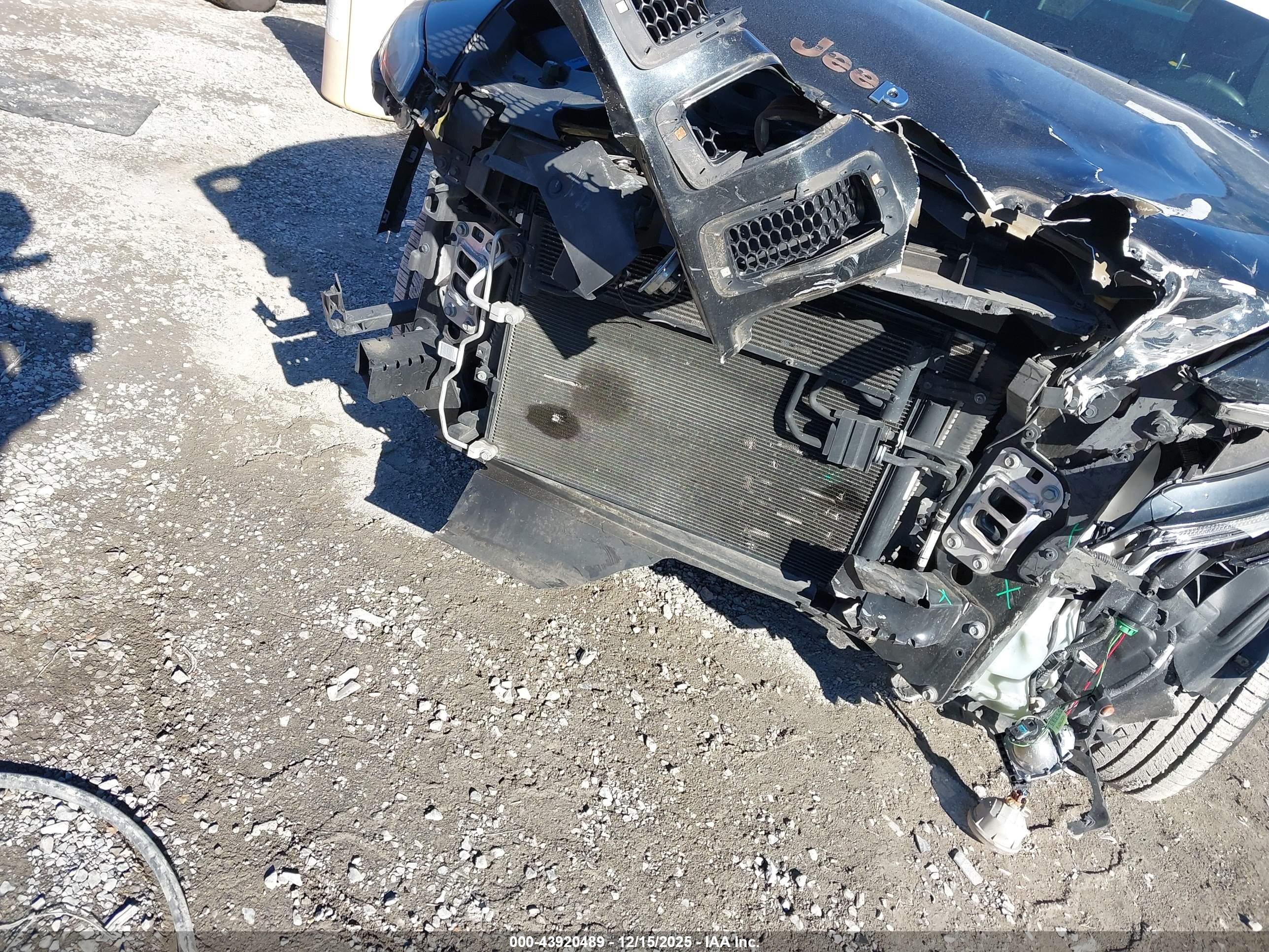 JEEP CHEROKEE image 6