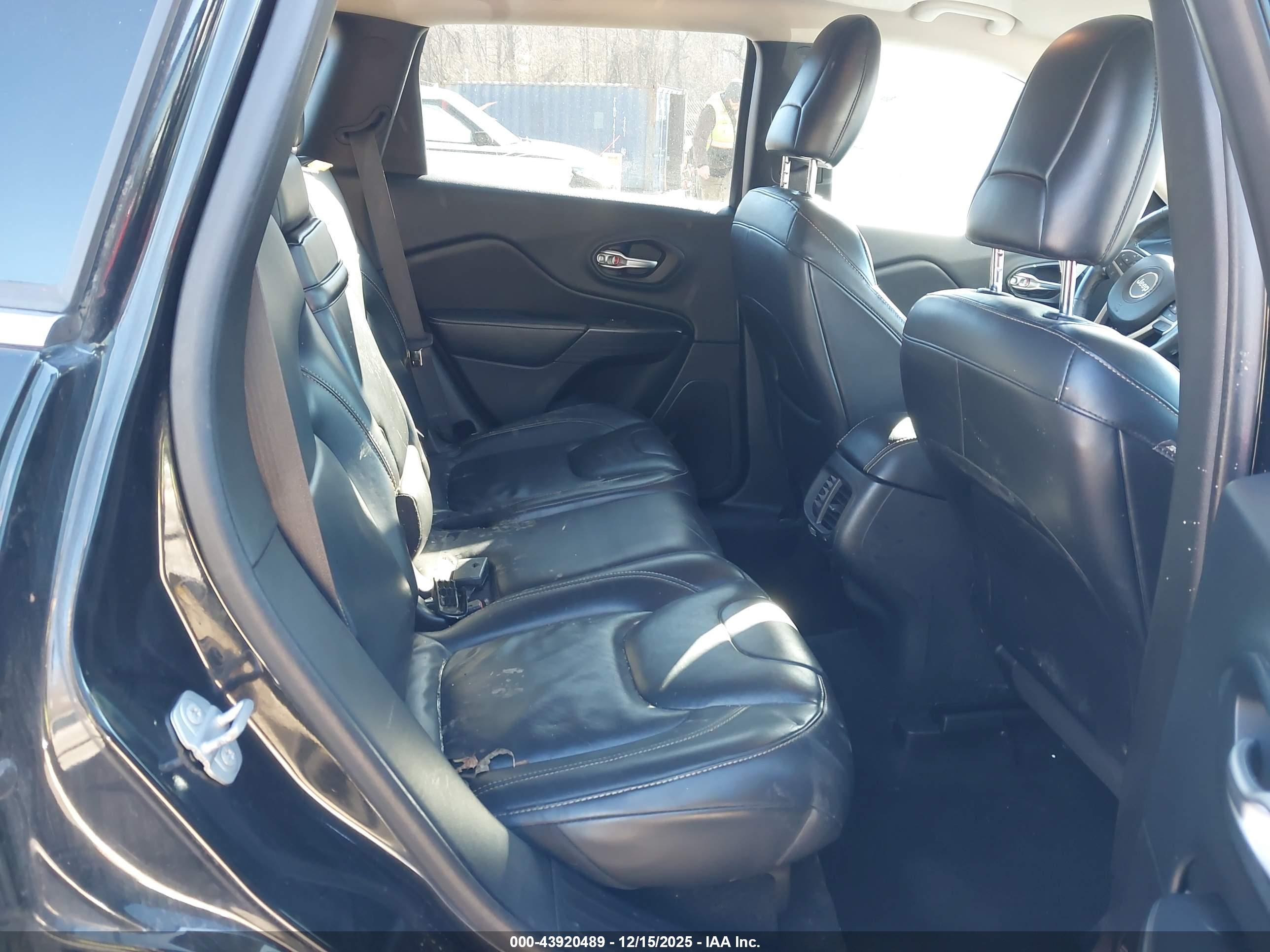 JEEP CHEROKEE image 8
