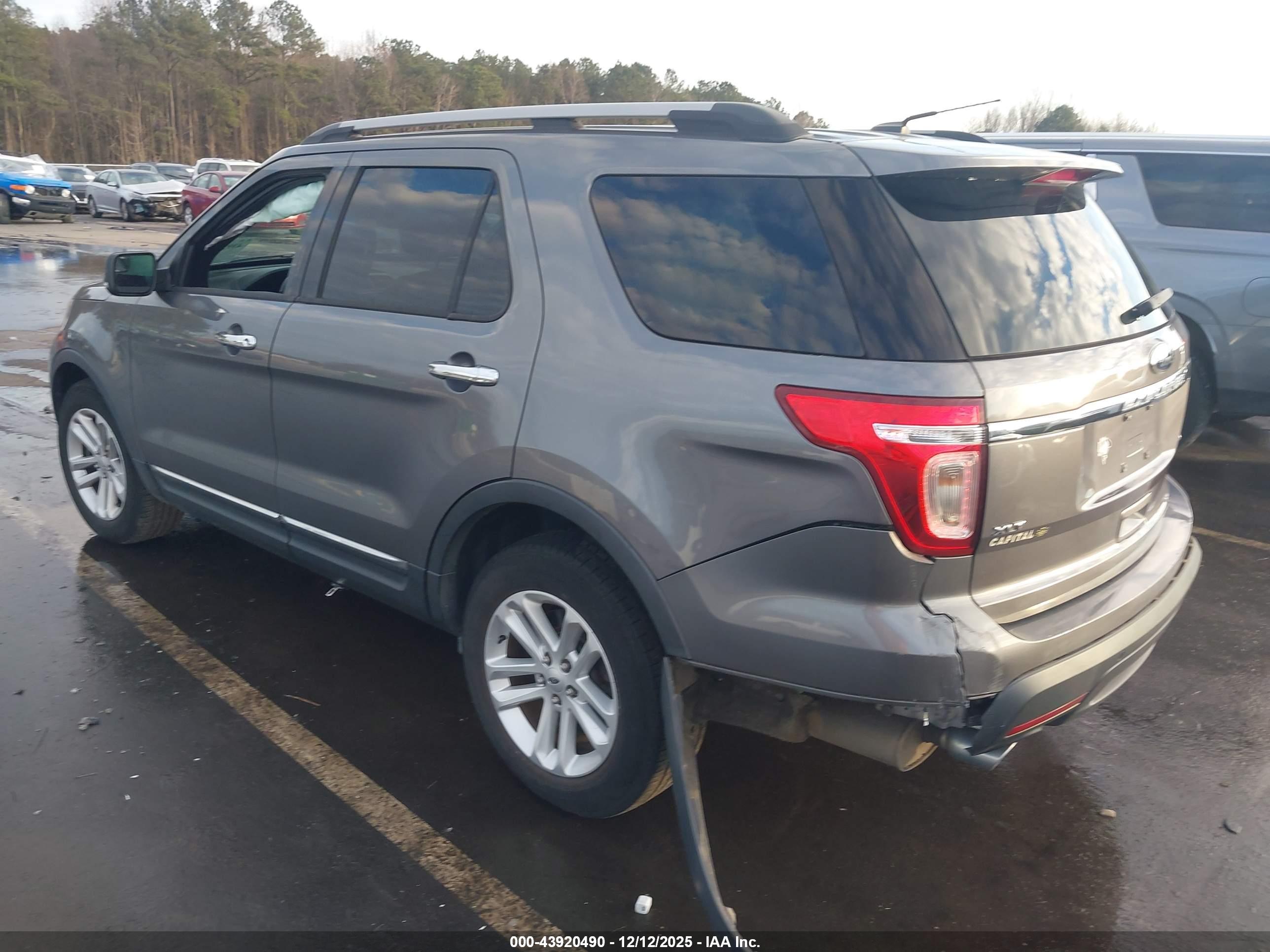 FORD EXPLORER image 3