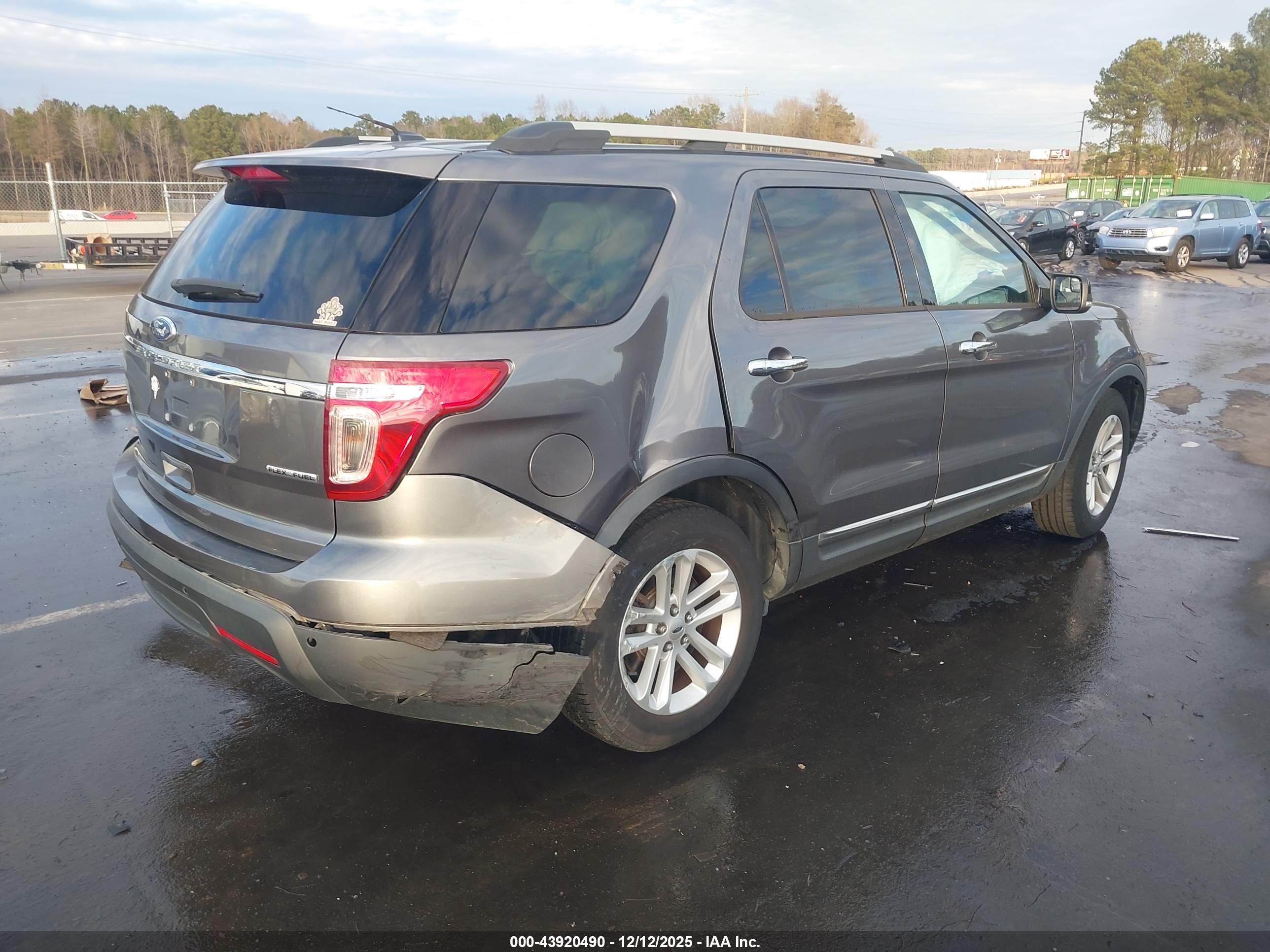 FORD EXPLORER image 4