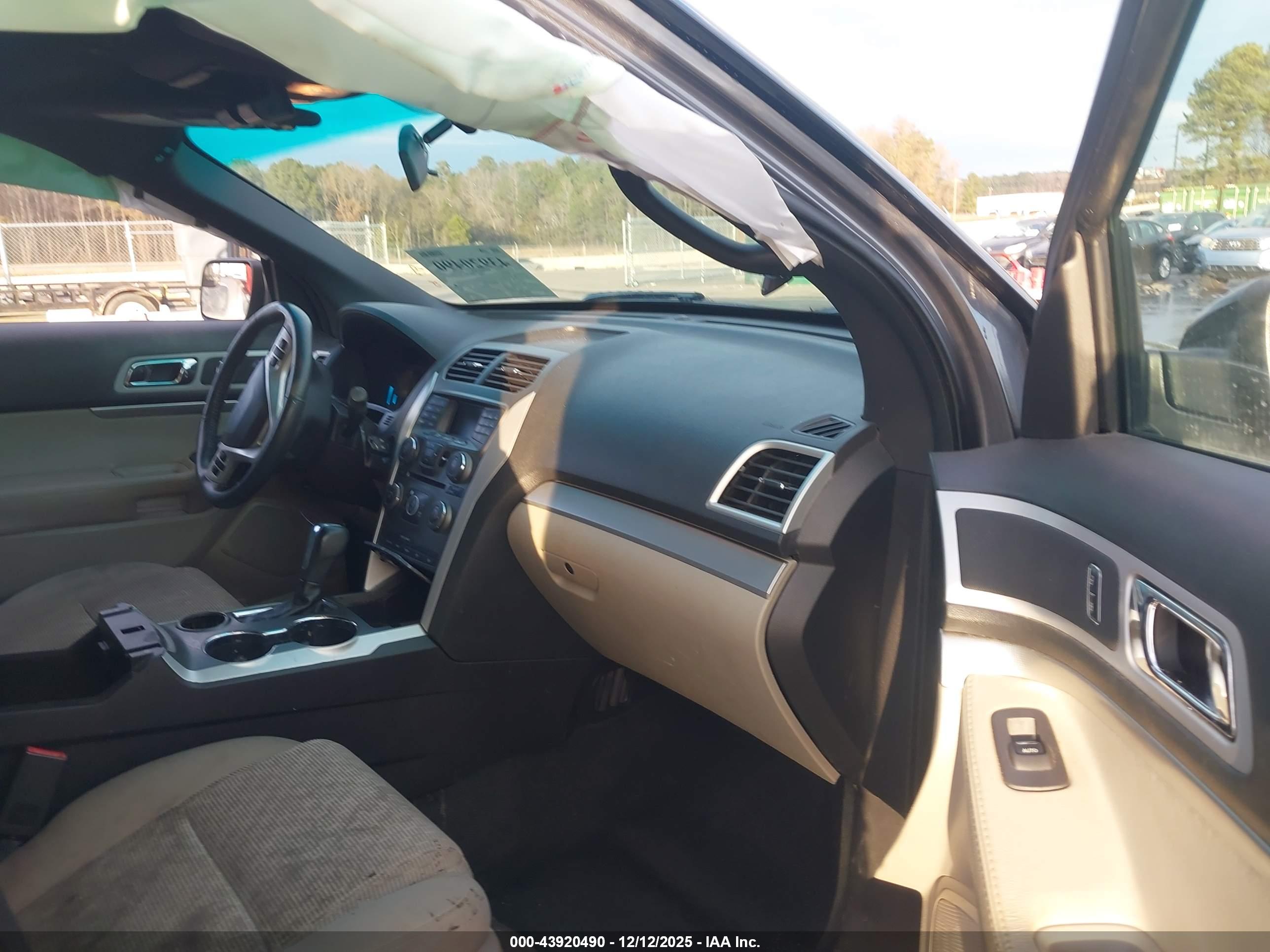 FORD EXPLORER image 5