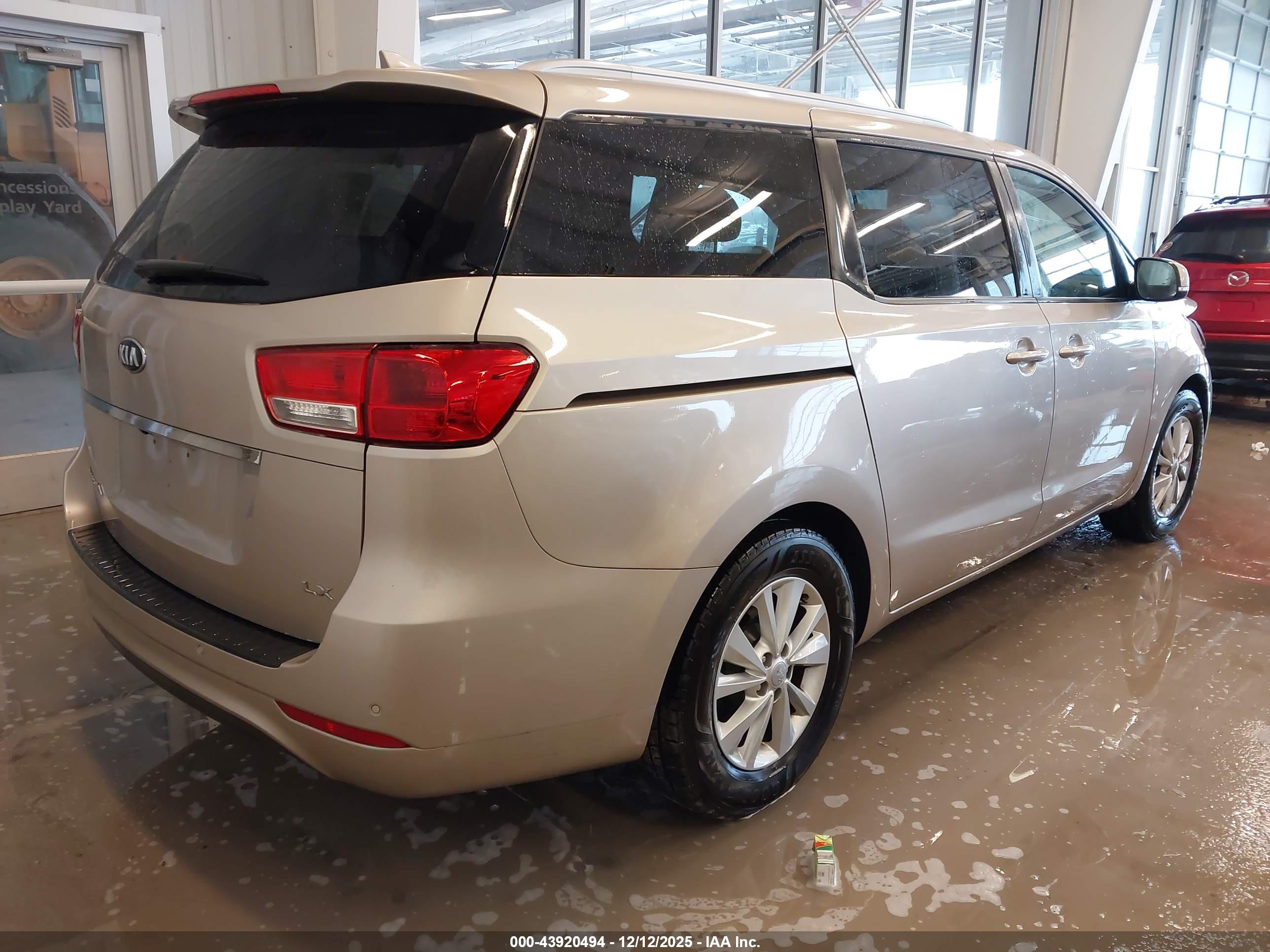 KIA SEDONA image 4