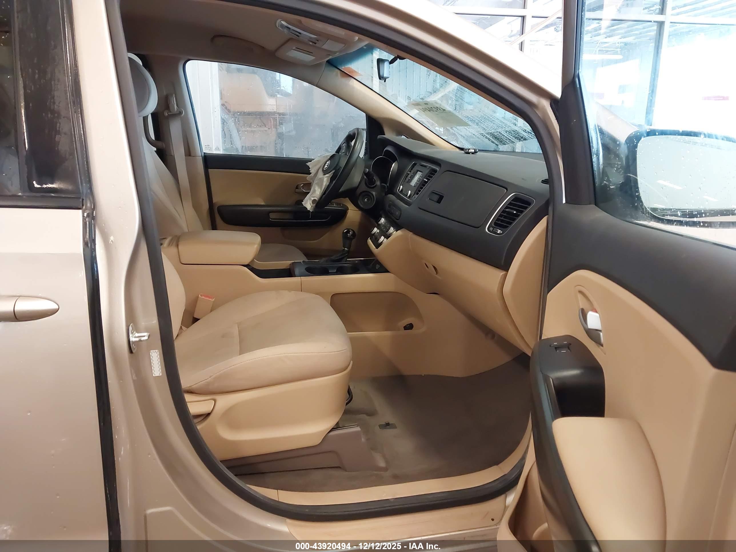 KIA SEDONA image 5