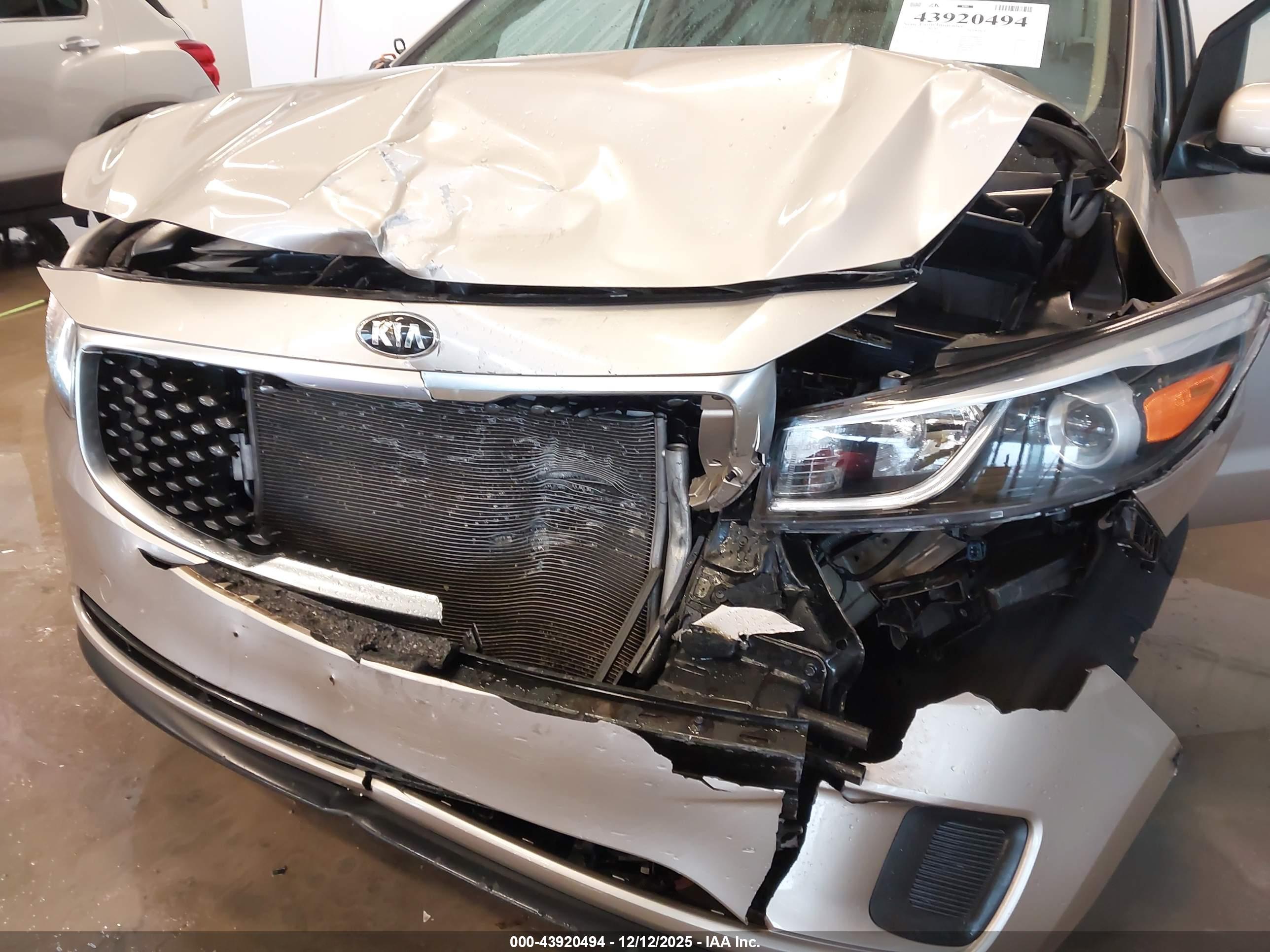 KIA SEDONA image 6