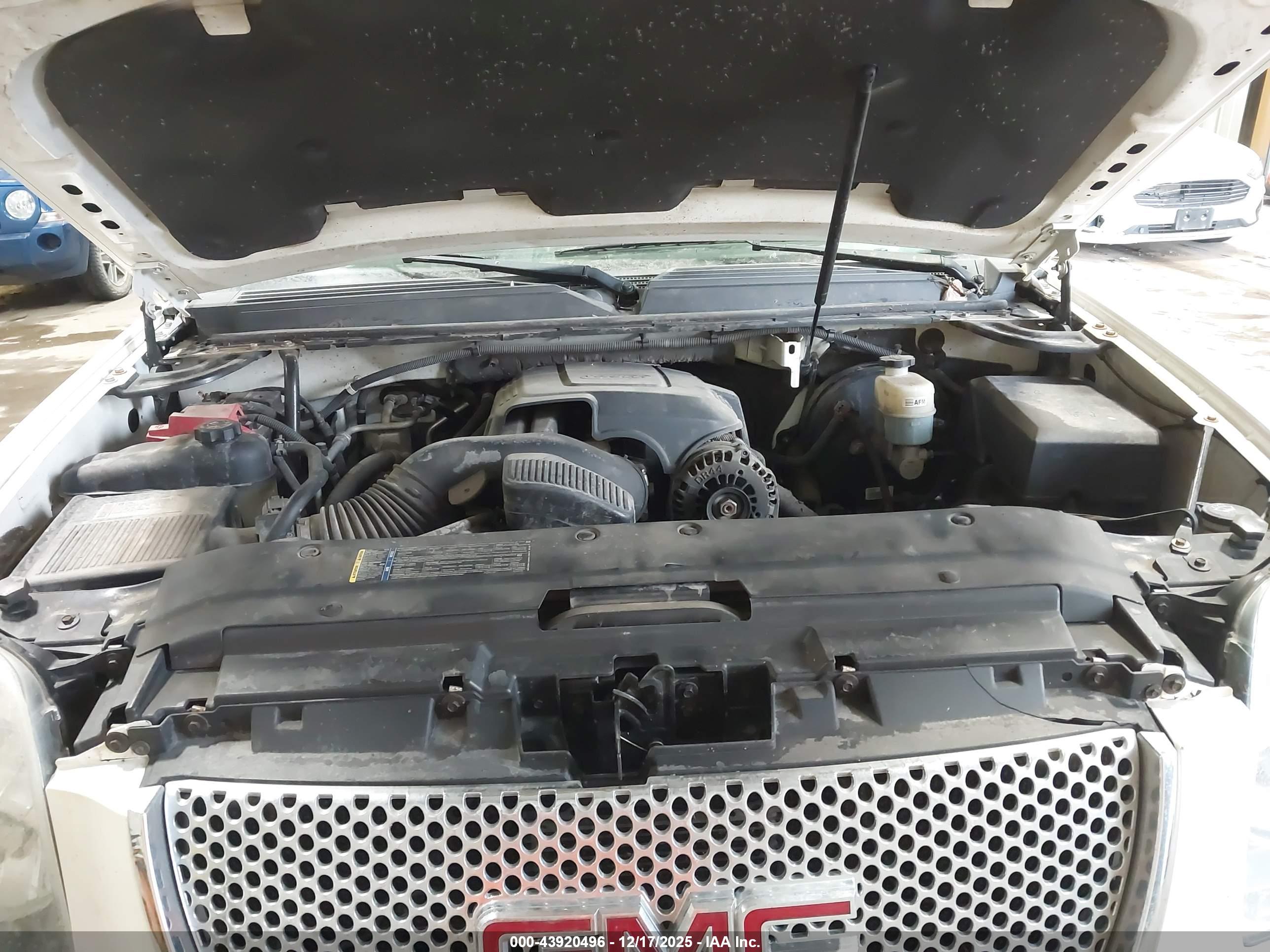 GMC YUKON image 10