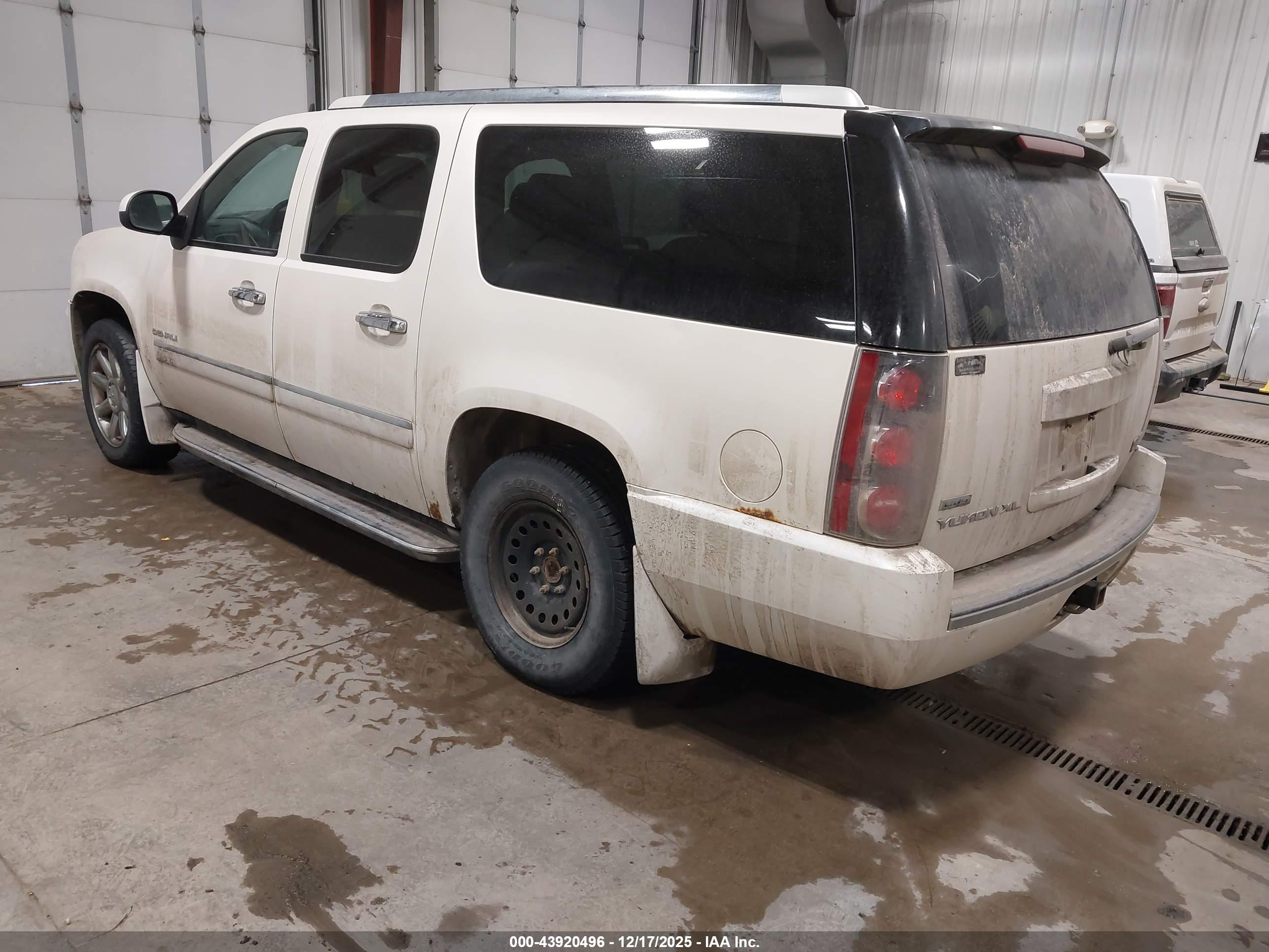 GMC YUKON image 3