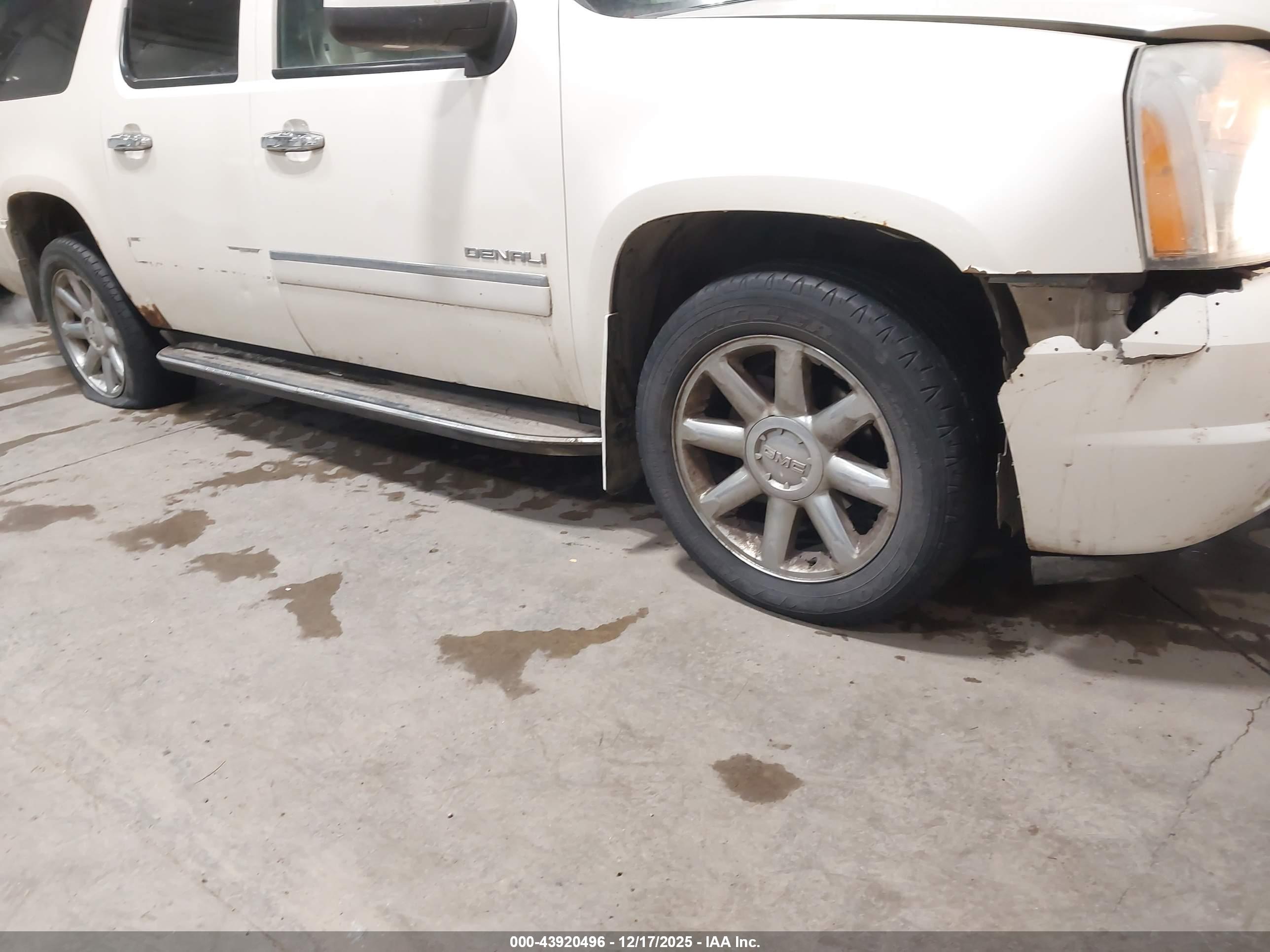 GMC YUKON image 6