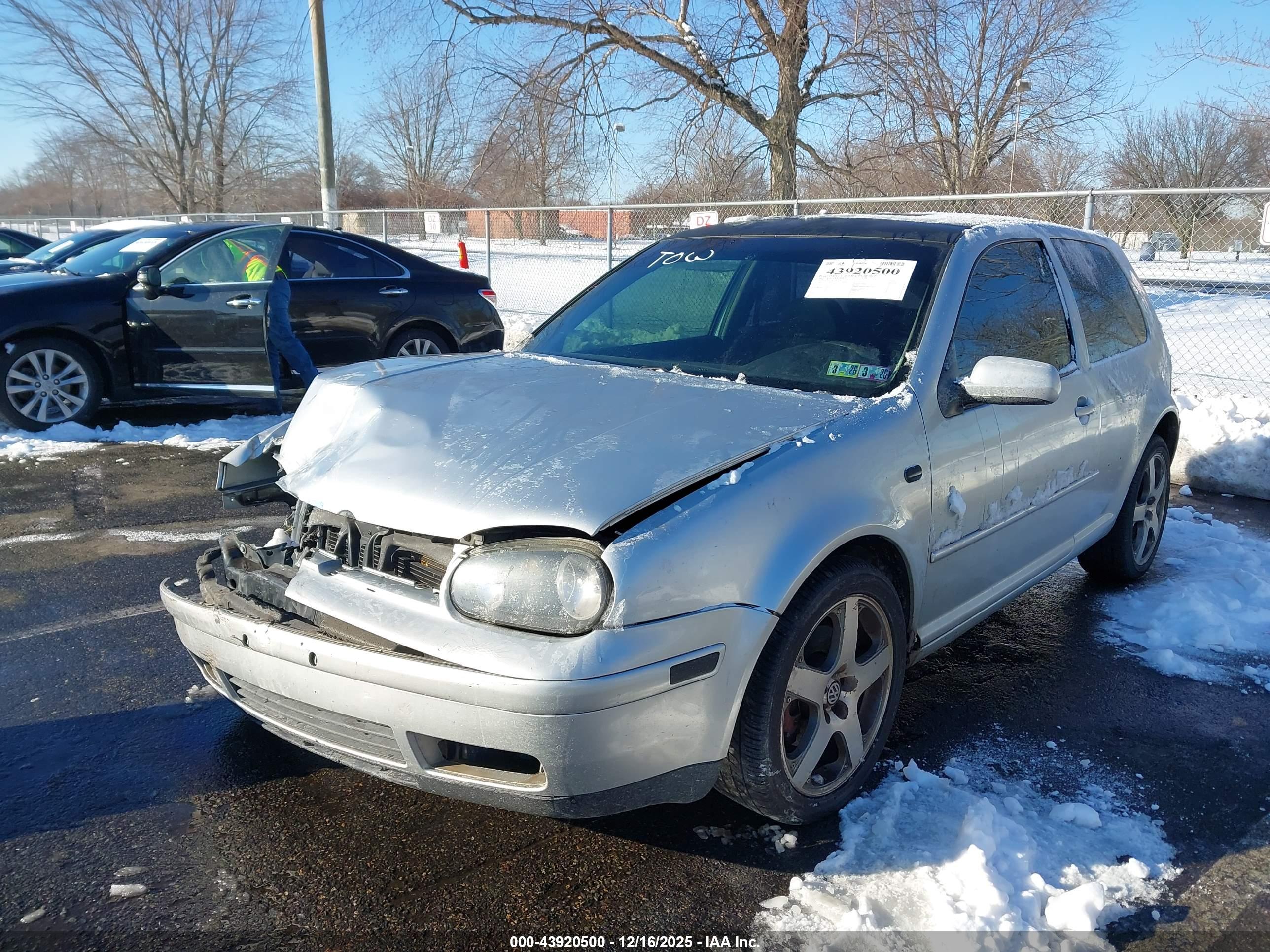 VOLKSWAGEN GTI image 2