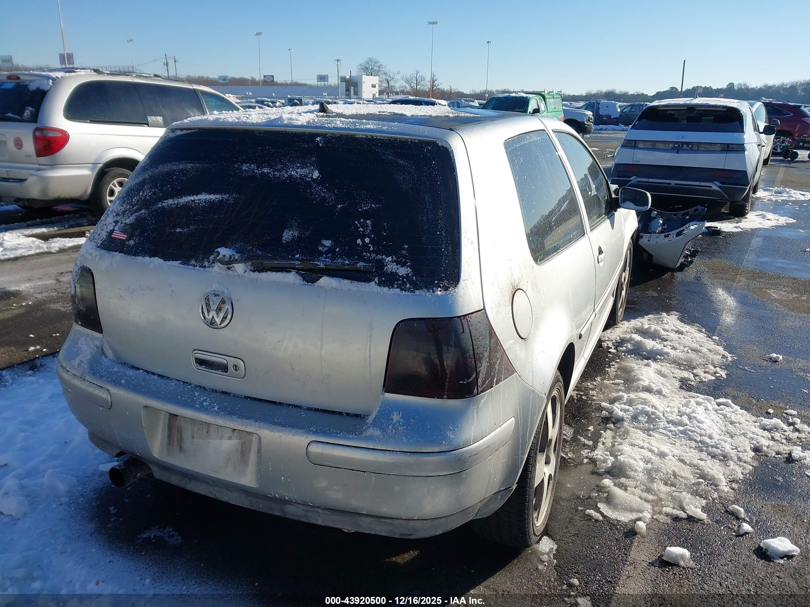 VOLKSWAGEN GTI image 4