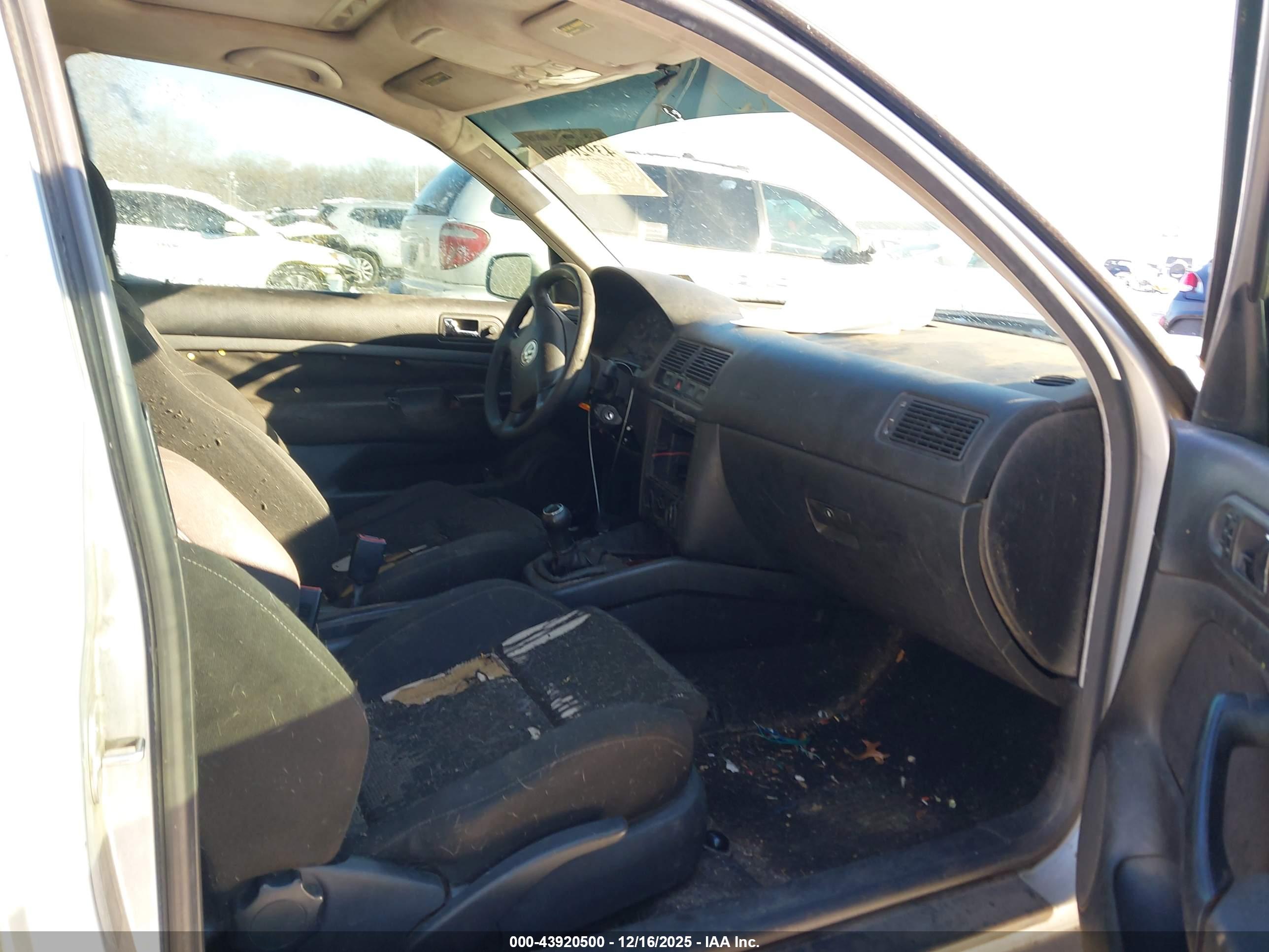 VOLKSWAGEN GTI image 5