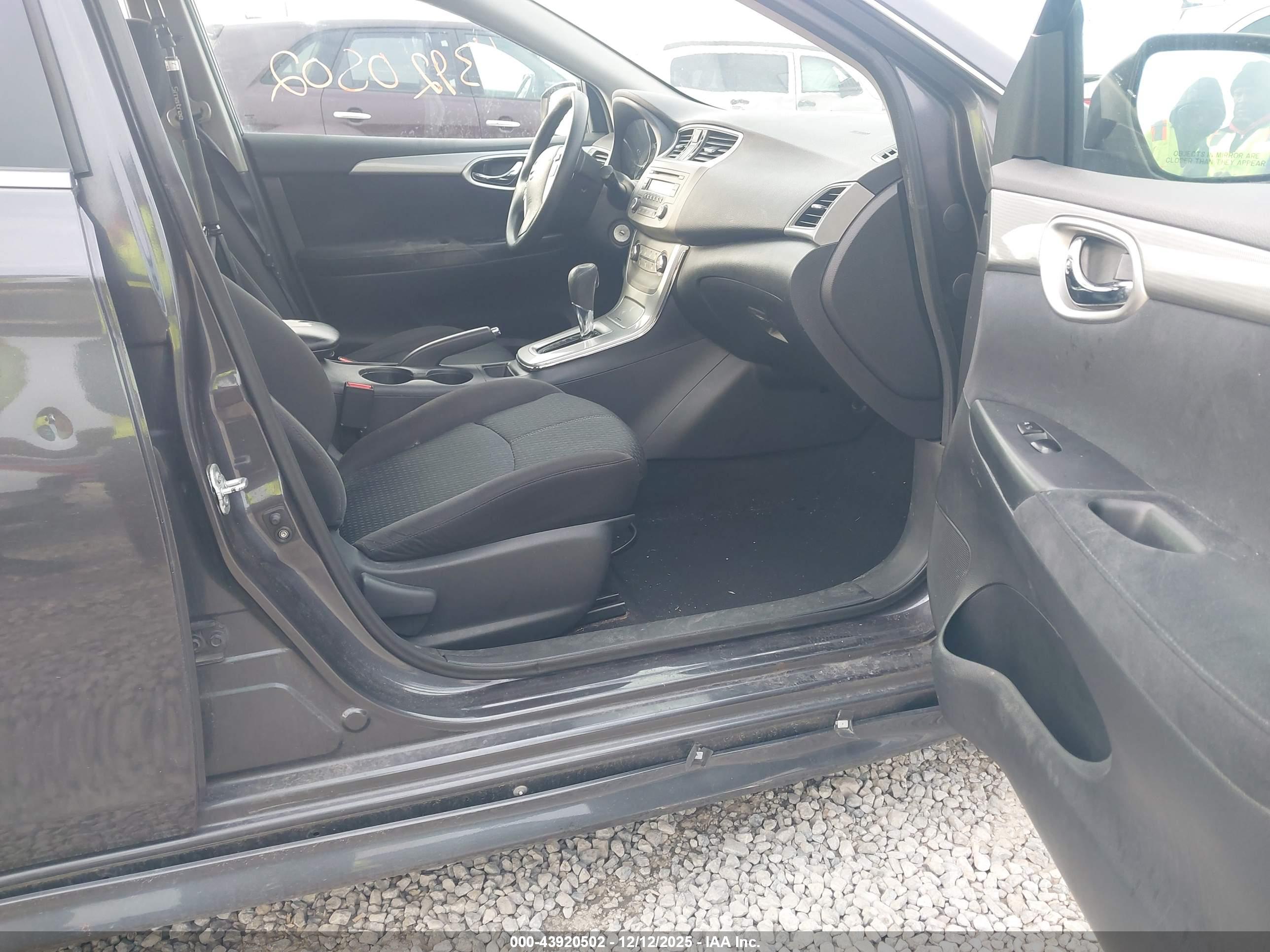 NISSAN SENTRA image 5