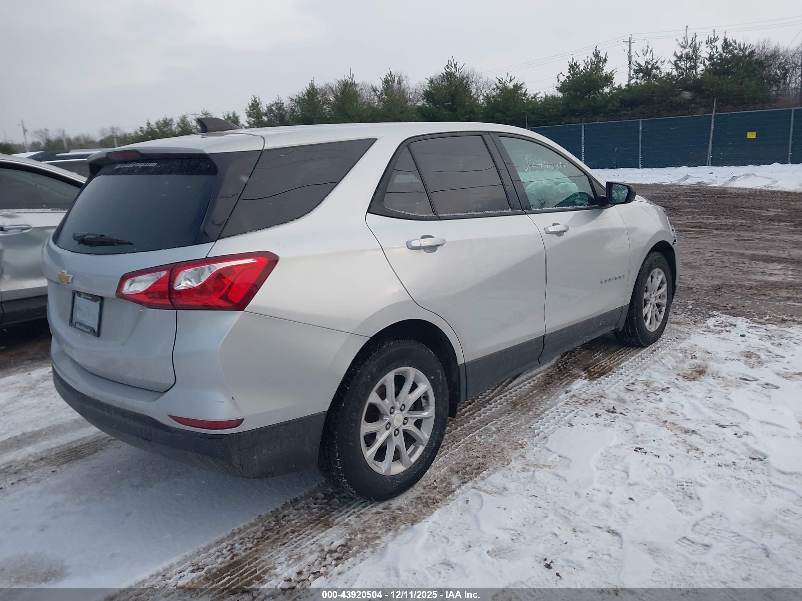 CHEVROLET EQUINOX image 4