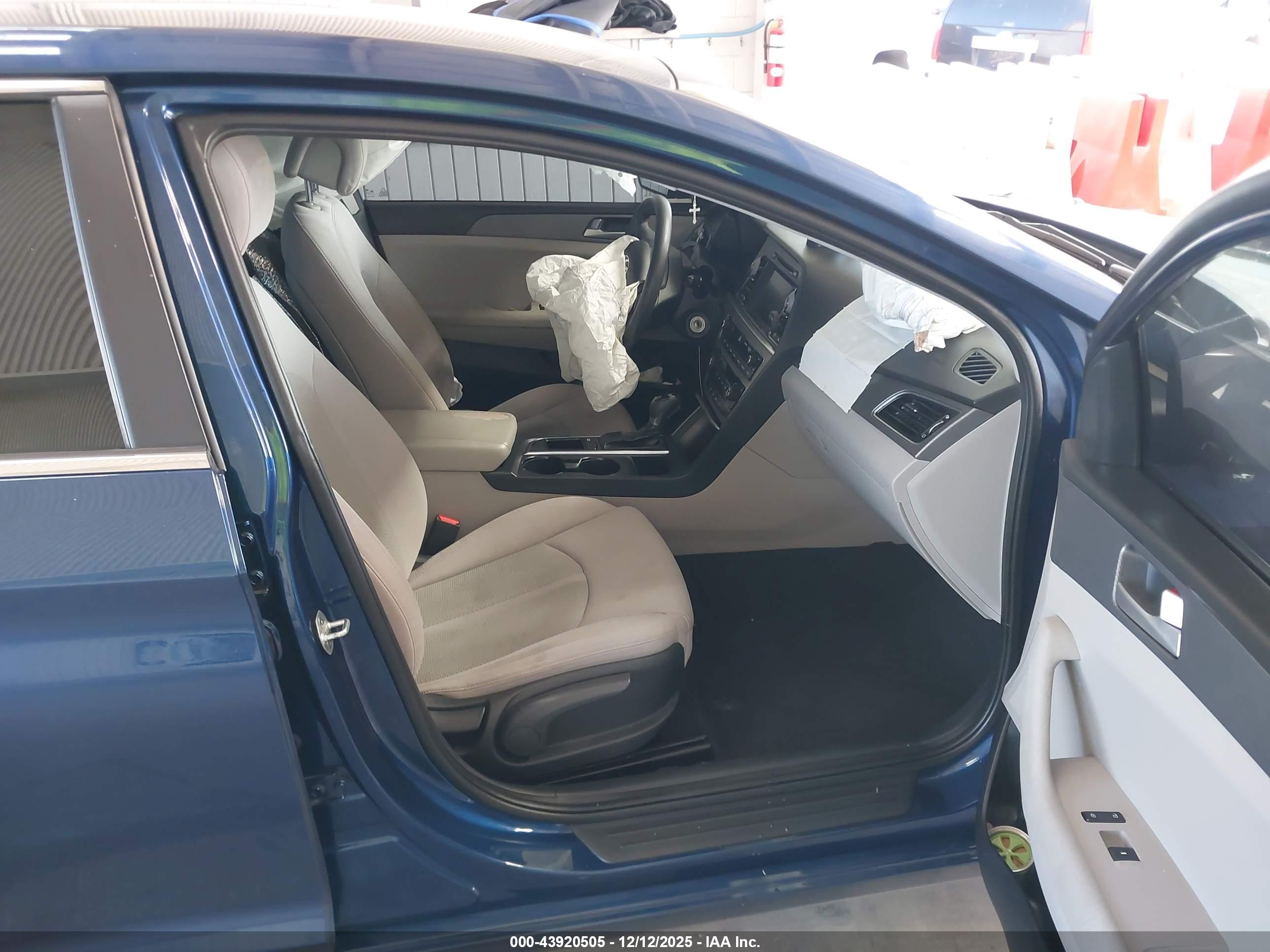 HYUNDAI SONATA image 5