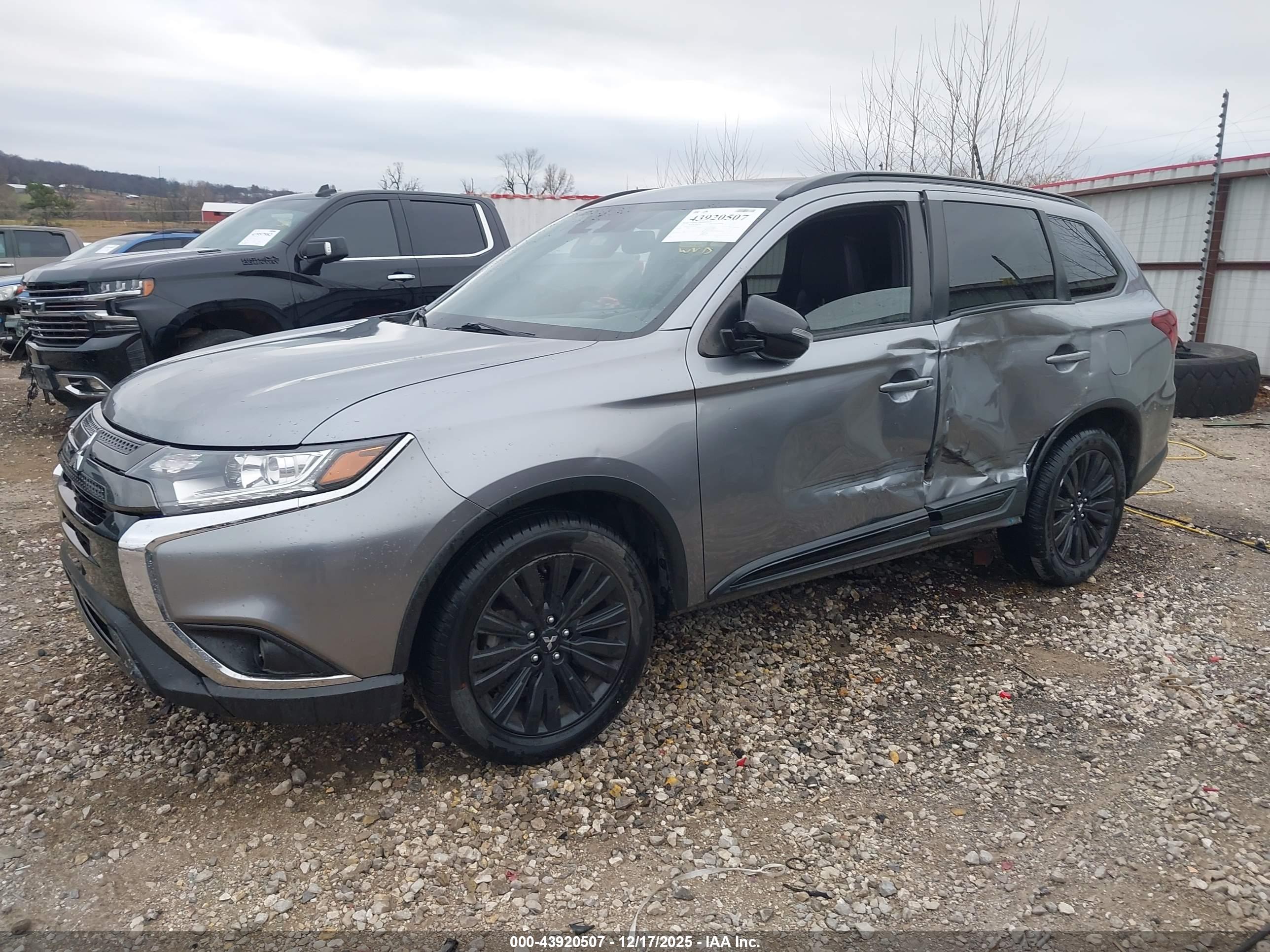 MITSUBISHI OUTLANDER image 2