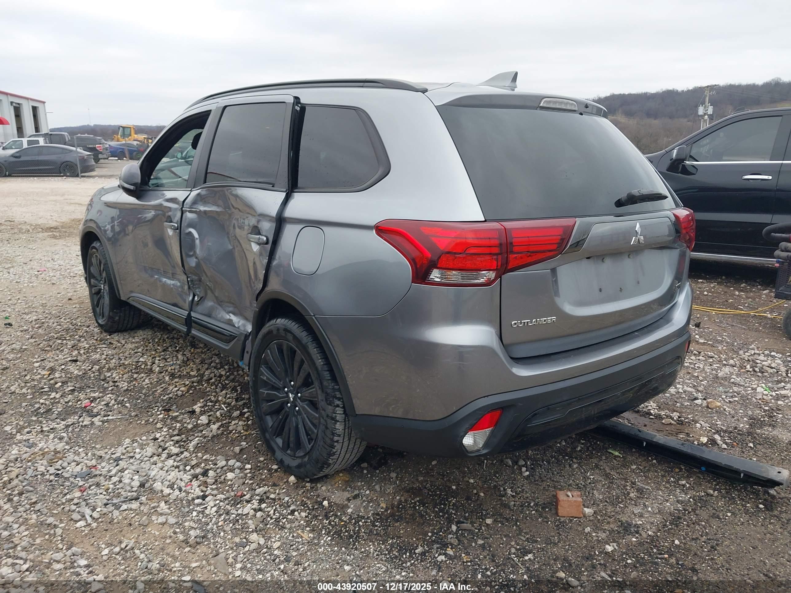MITSUBISHI OUTLANDER image 3