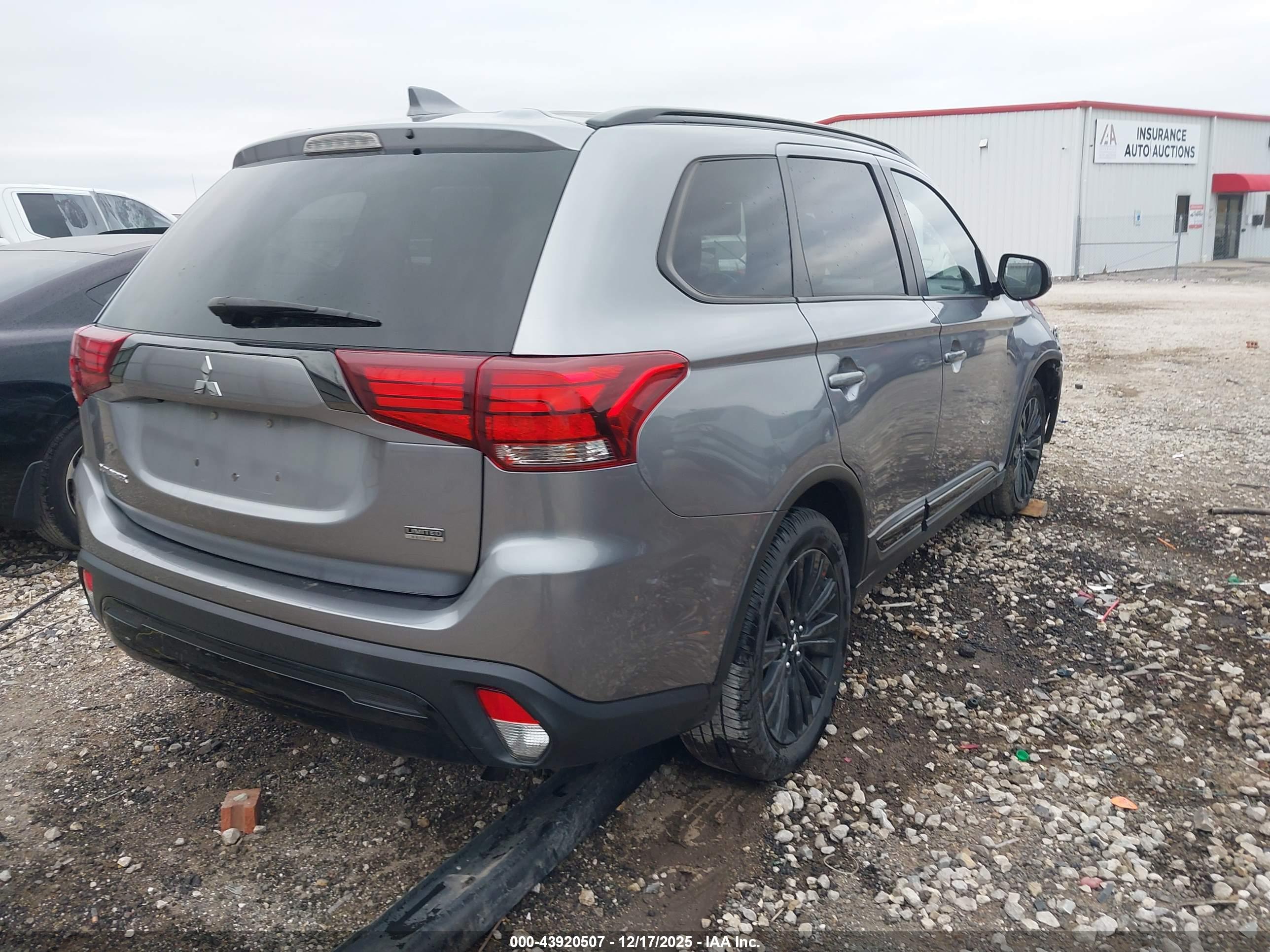 MITSUBISHI OUTLANDER image 4