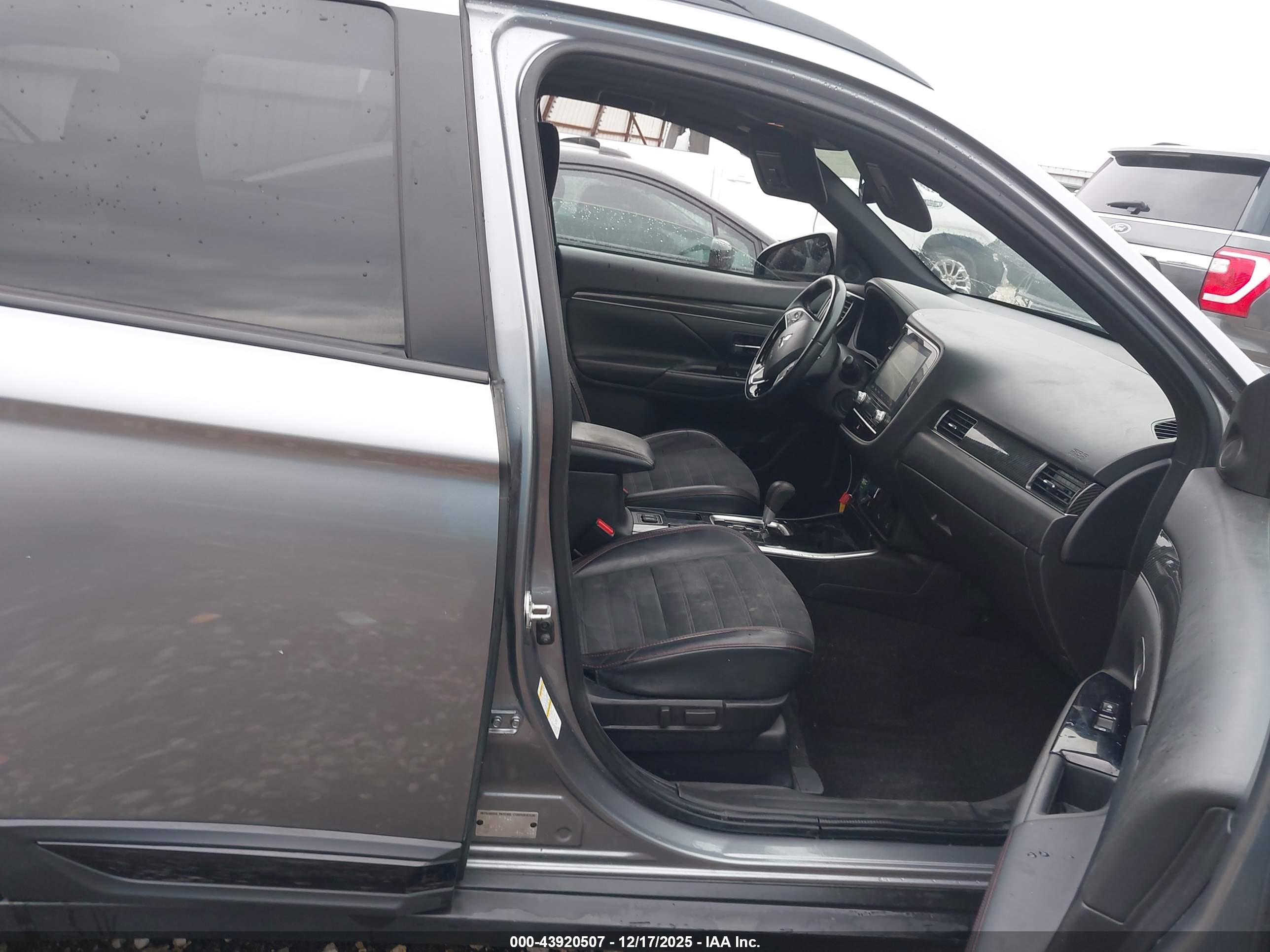 MITSUBISHI OUTLANDER image 5