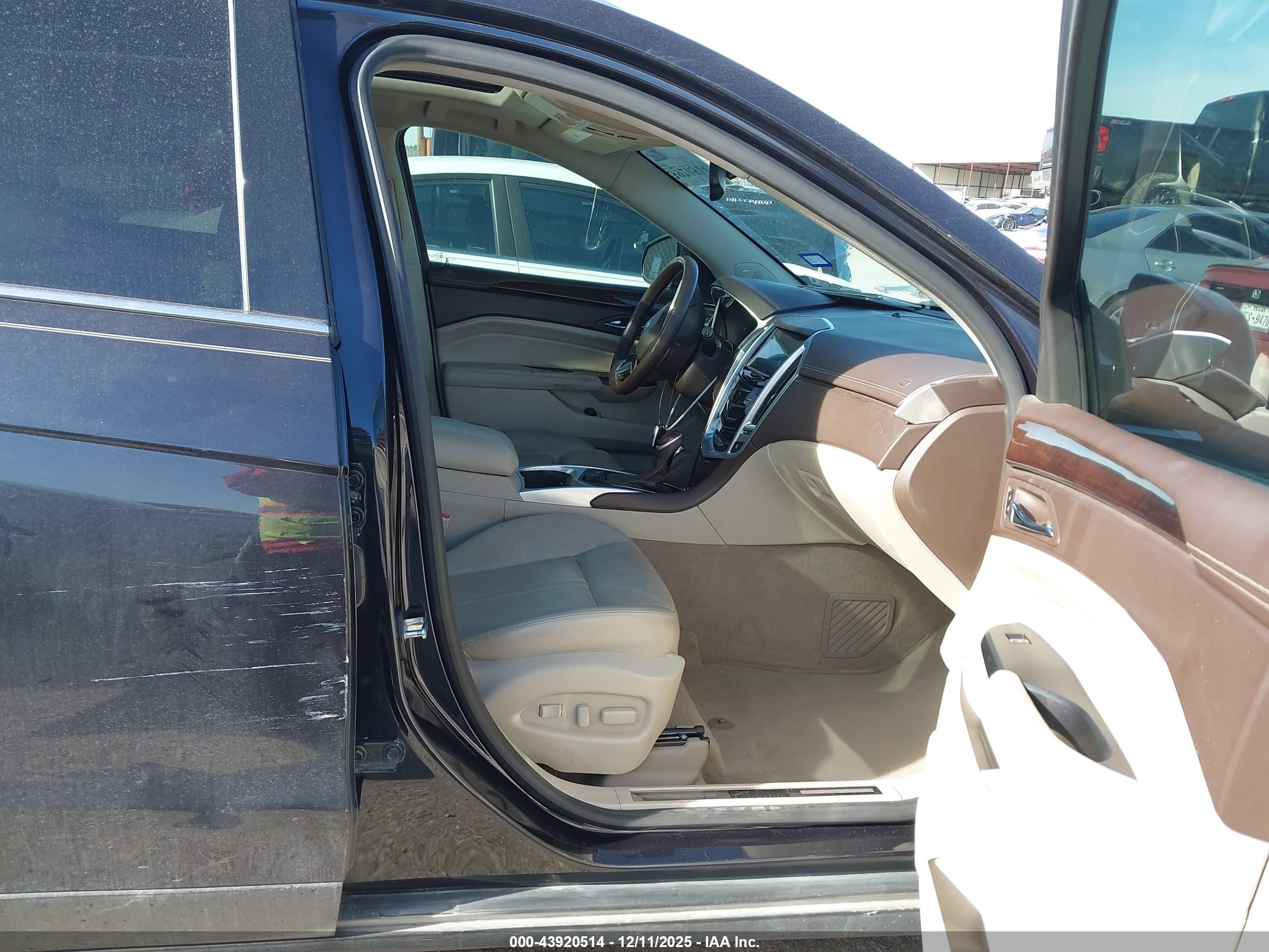 CADILLAC SRX image 5
