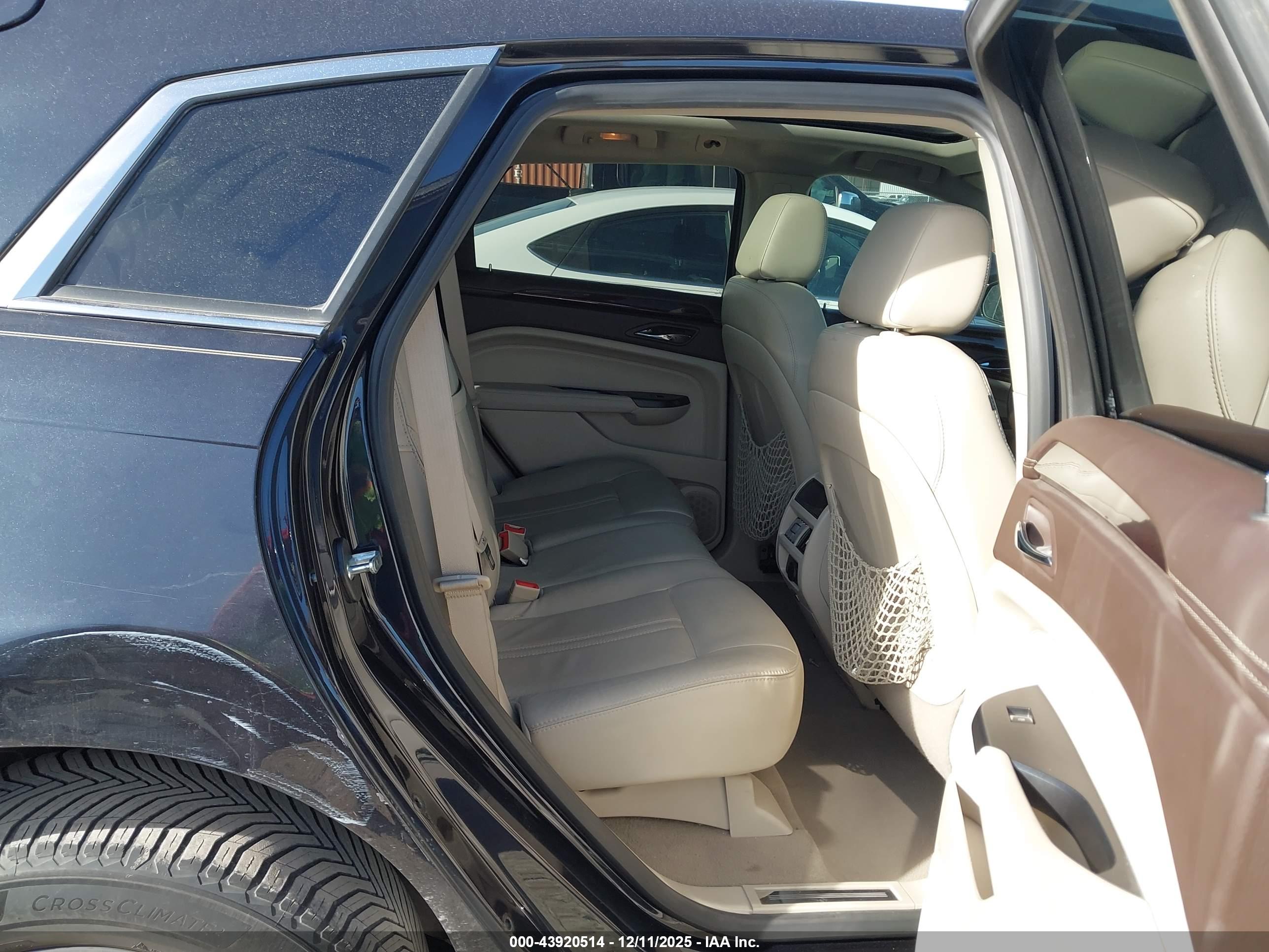 CADILLAC SRX image 8