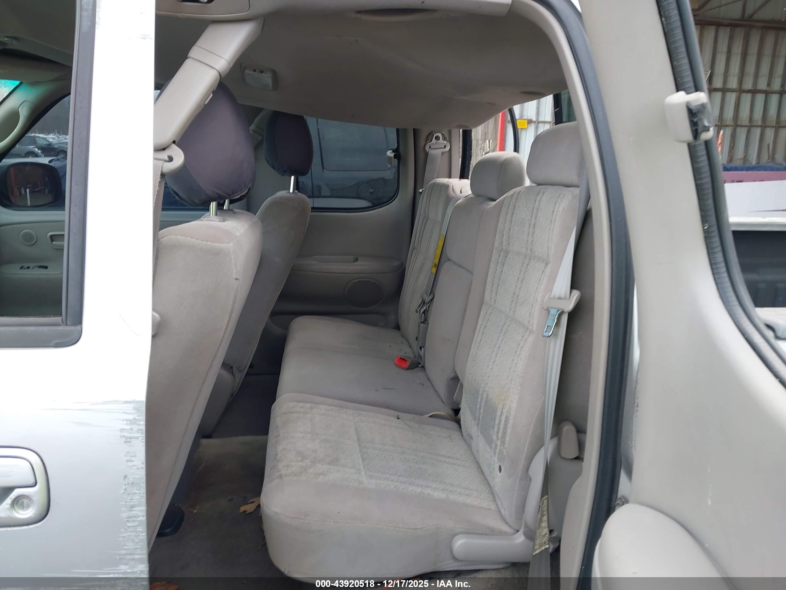 TOYOTA TUNDRA image 8
