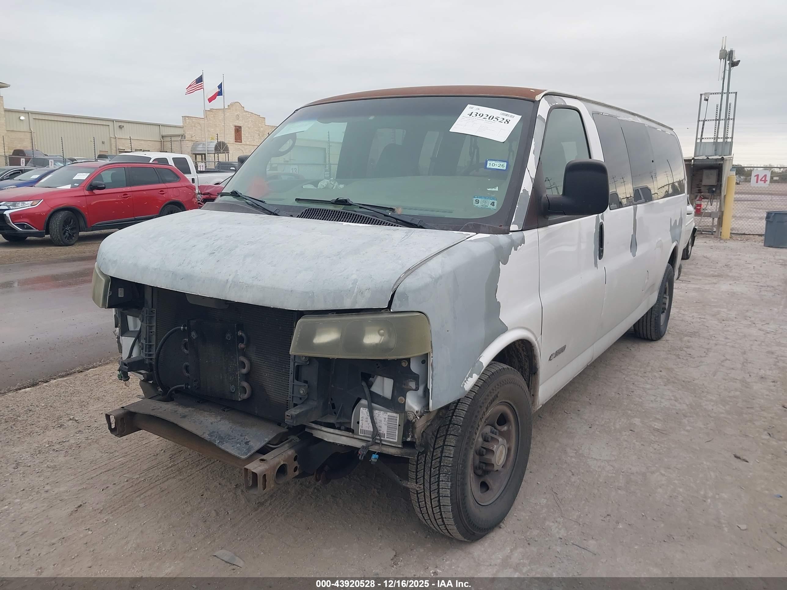CHEVROLET EXPRESS image 2