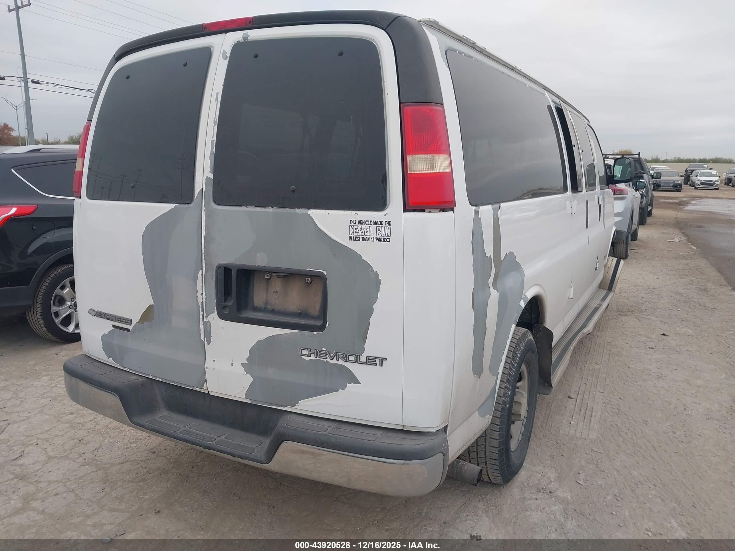 CHEVROLET EXPRESS image 4