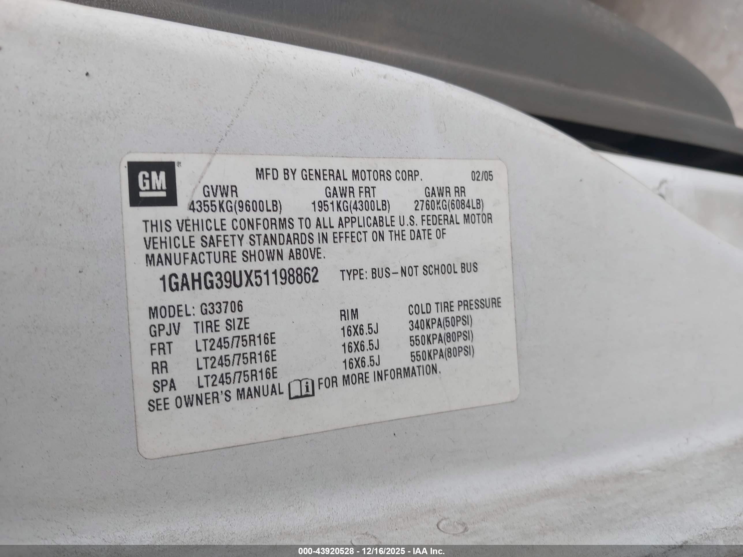 CHEVROLET EXPRESS image 9