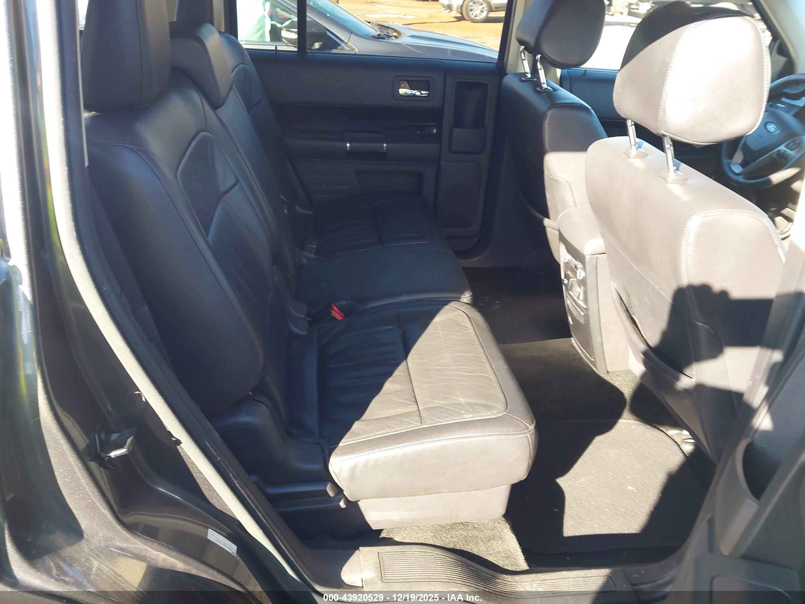 FORD FLEX image 8