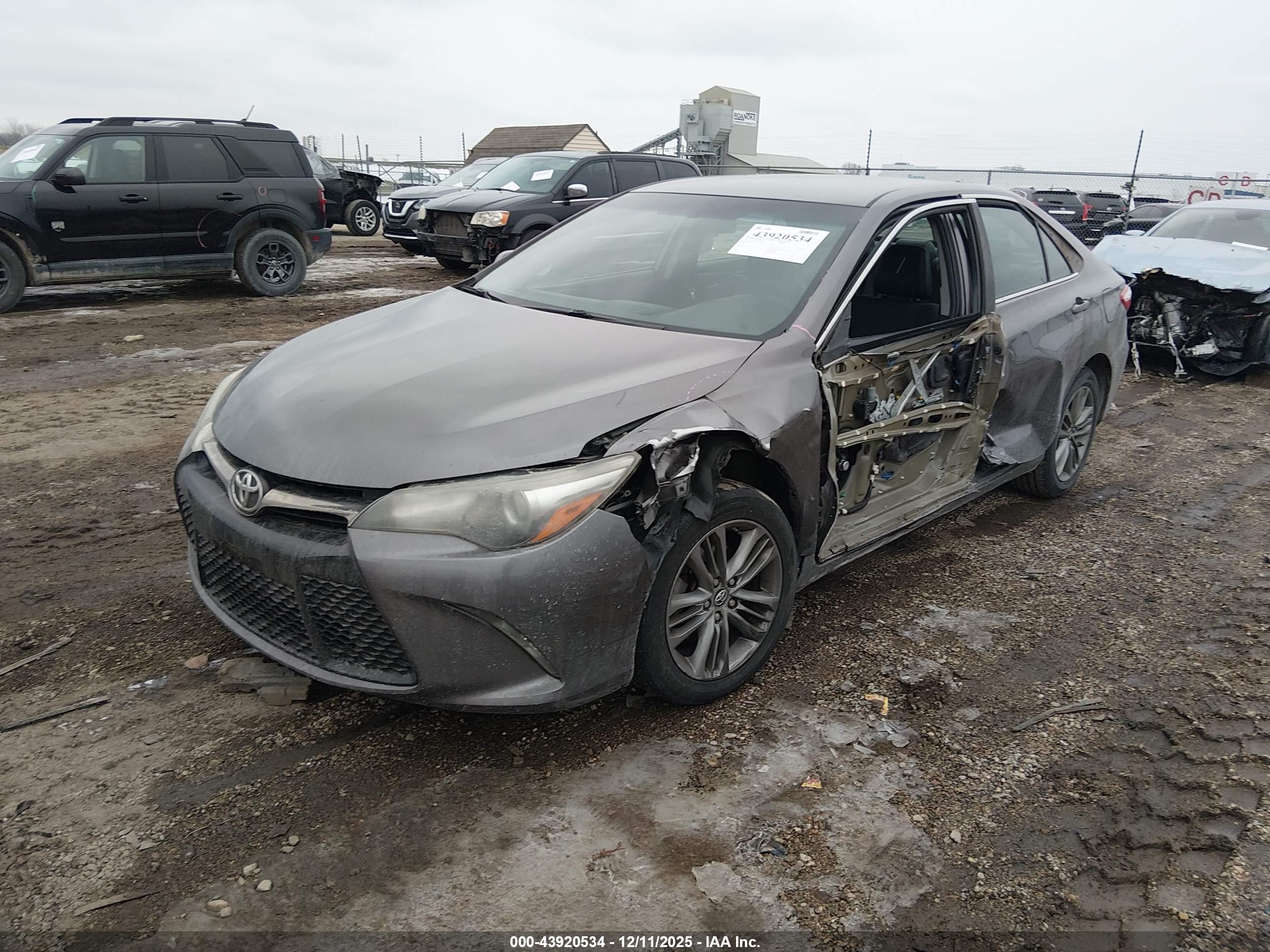TOYOTA CAMRY image 2