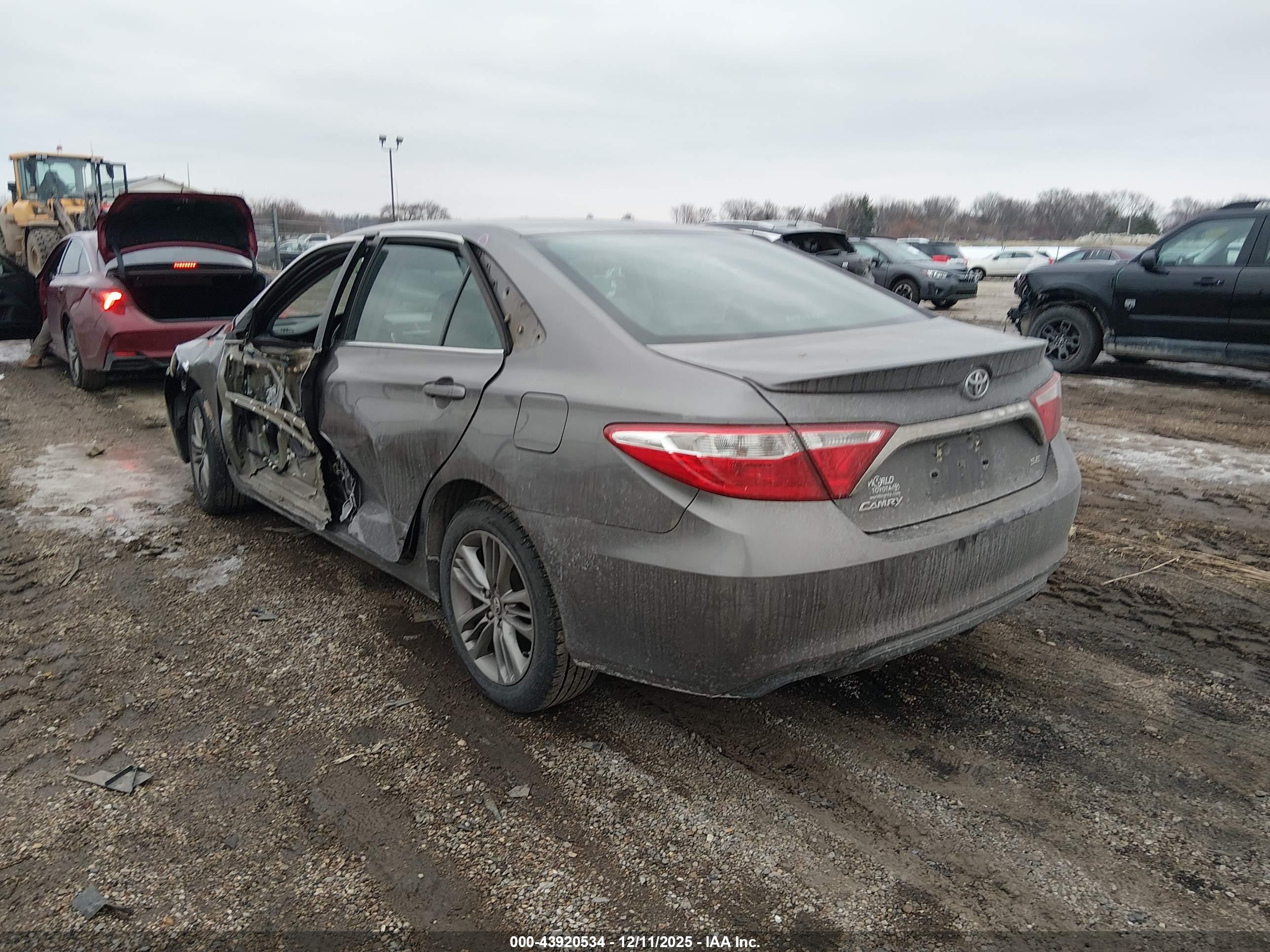 TOYOTA CAMRY image 3