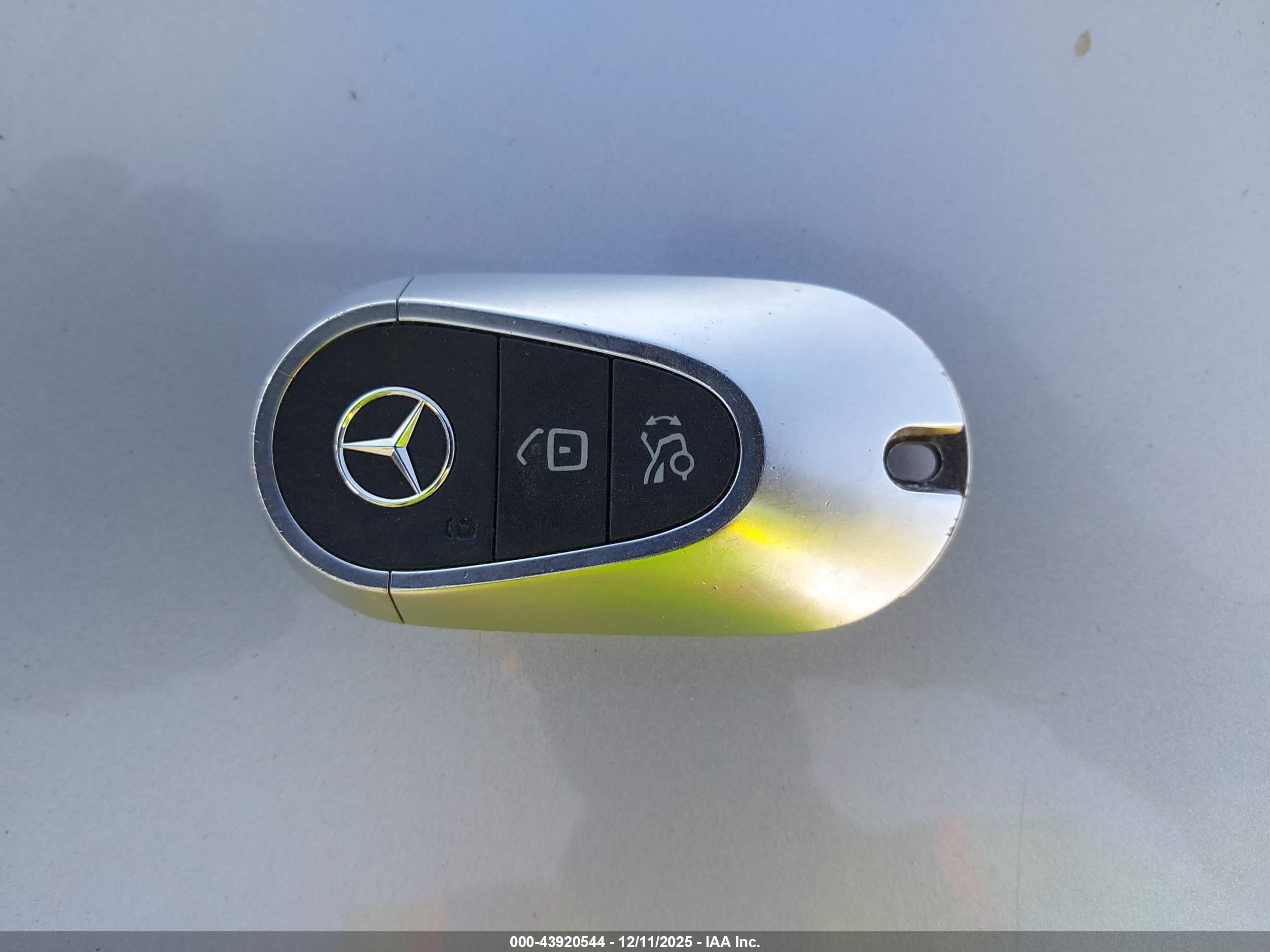 MERCEDES-BENZ EQE image 11