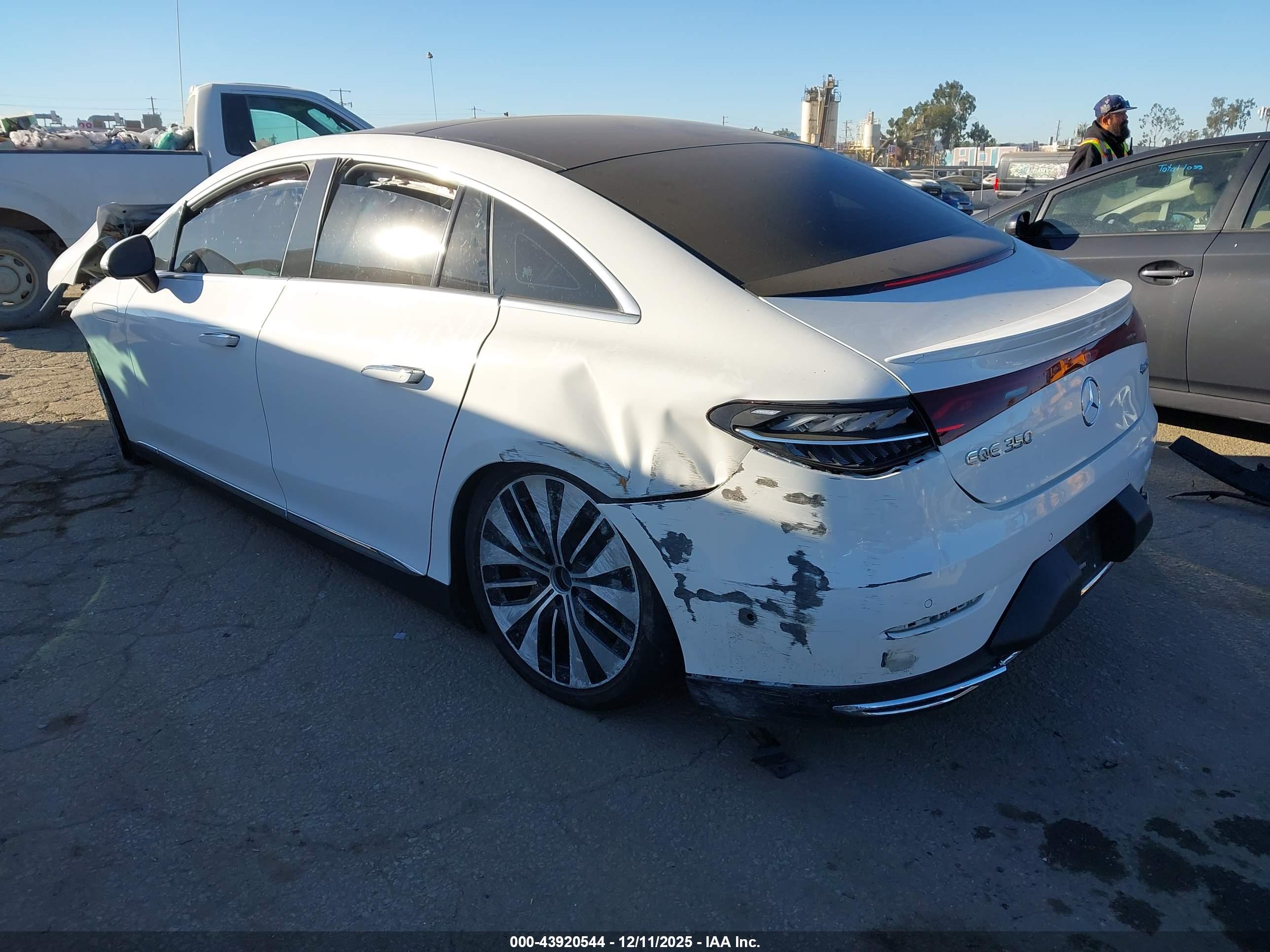 MERCEDES-BENZ EQE image 3