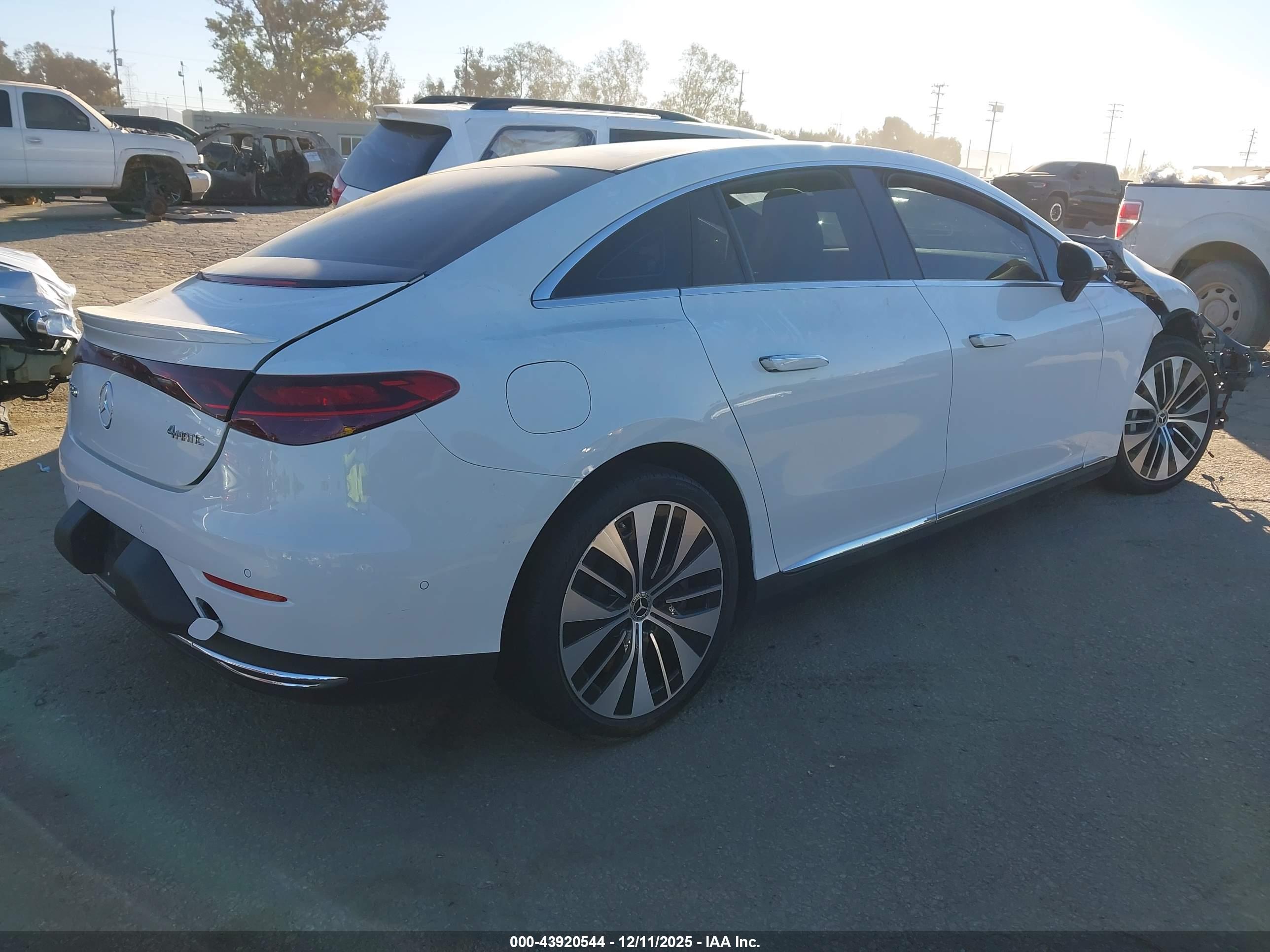 MERCEDES-BENZ EQE image 4