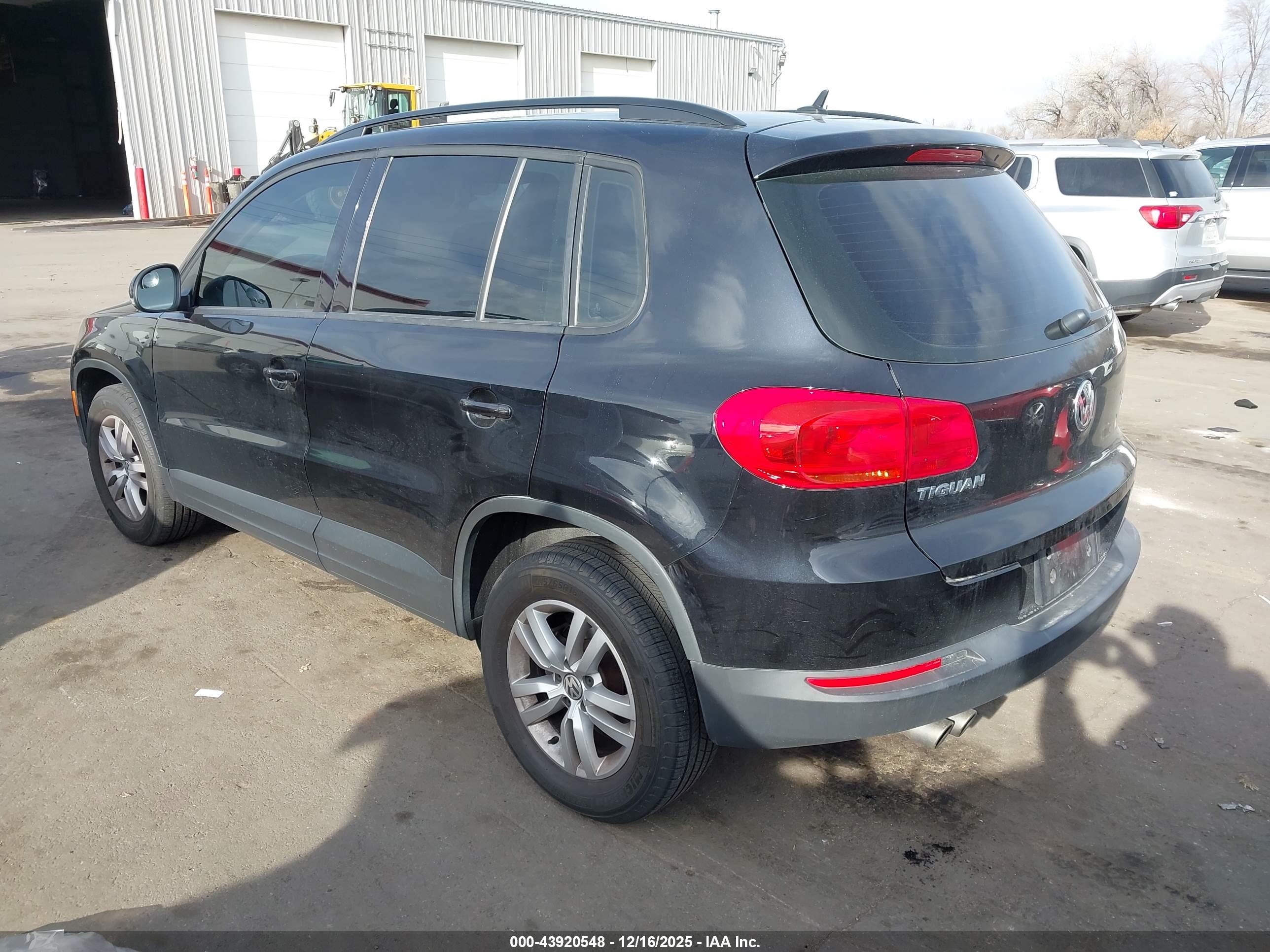 VOLKSWAGEN TIGUAN image 3