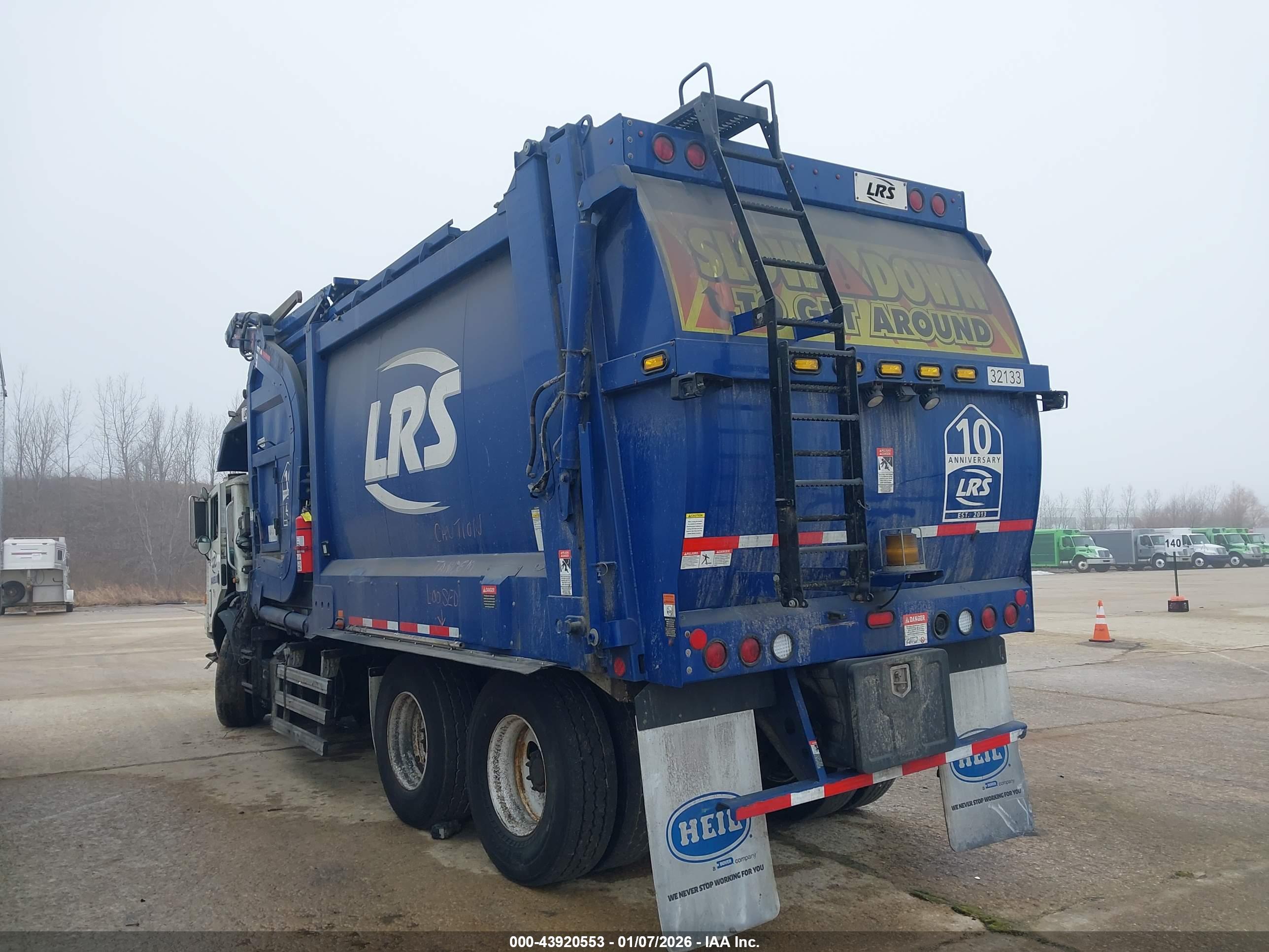 MACK TERRAPRO image 3
