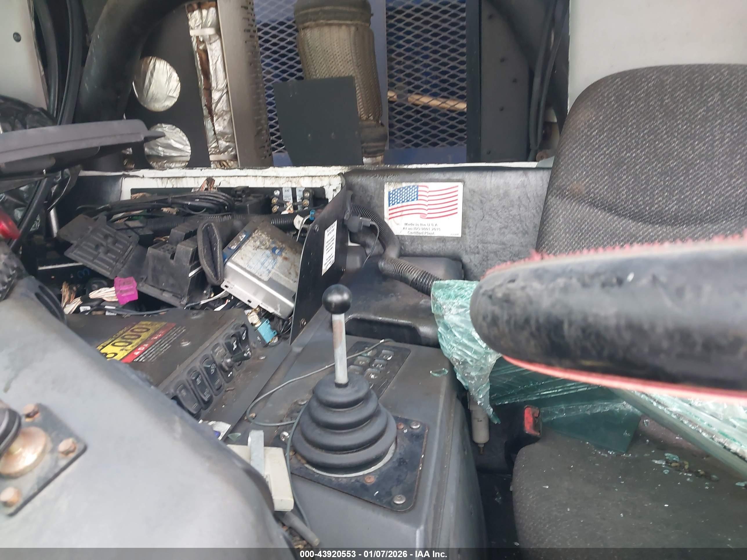 MACK TERRAPRO image 7