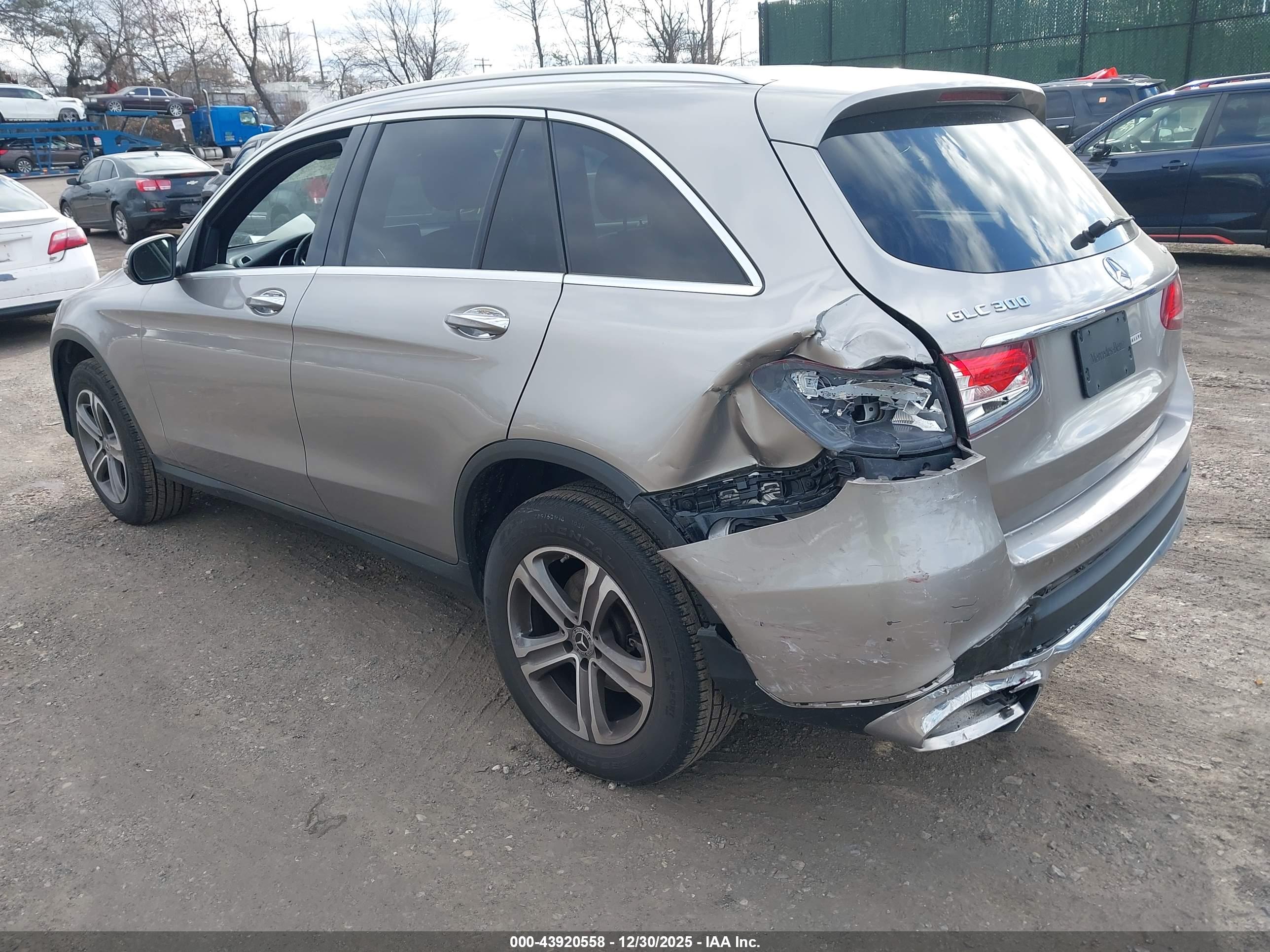 MERCEDES-BENZ GLC image 3