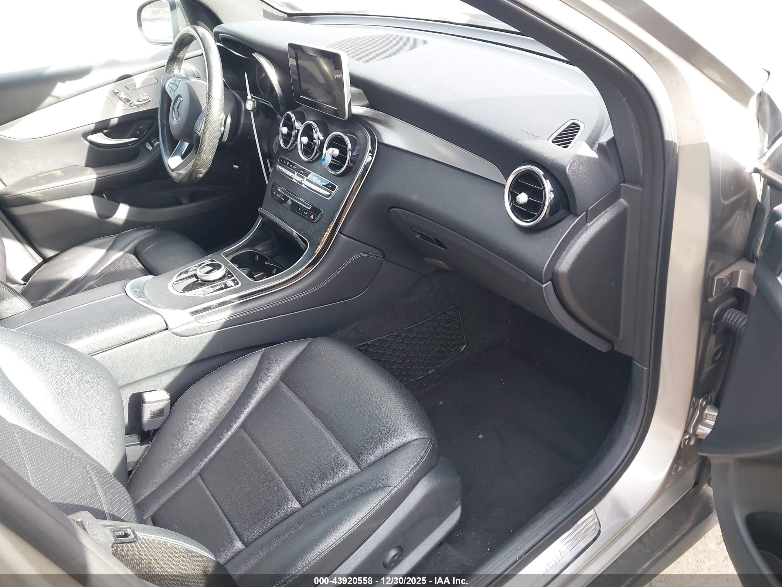 MERCEDES-BENZ GLC image 5