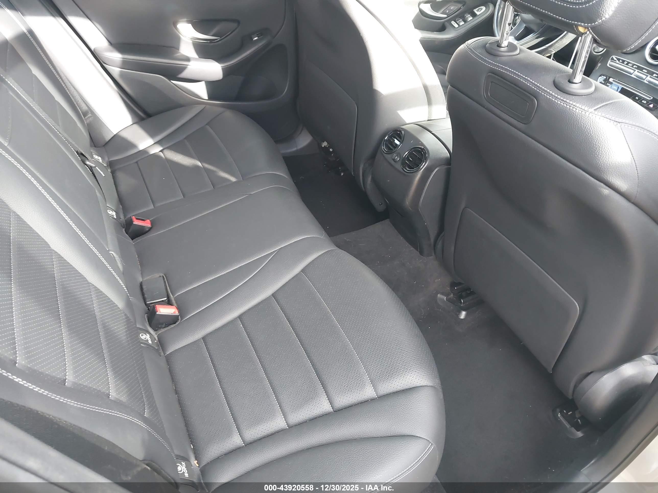 MERCEDES-BENZ GLC image 8